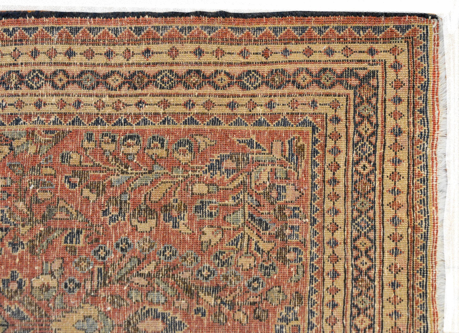 Early 20th Century Sarouk Rug For Sale