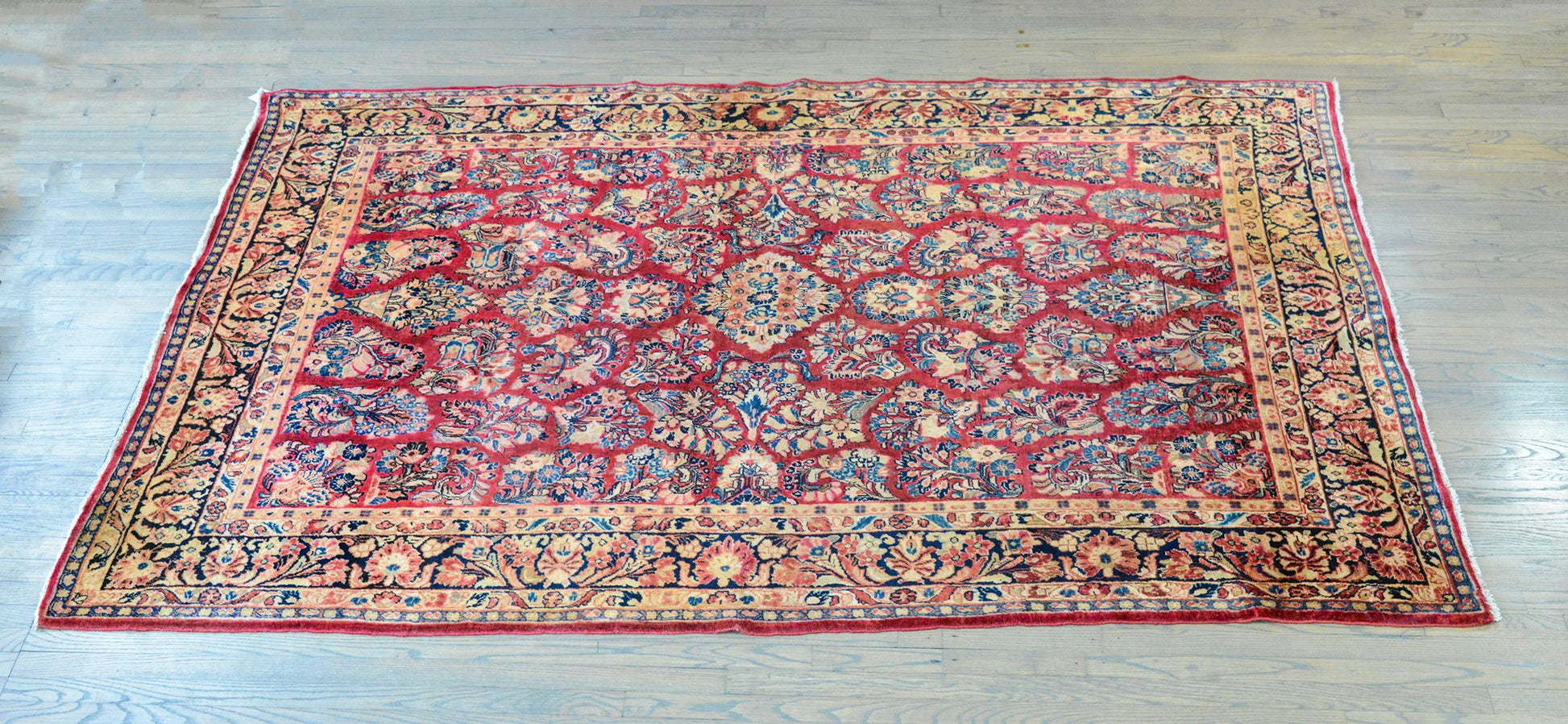 Early 20th Century Sarouk Rug For Sale