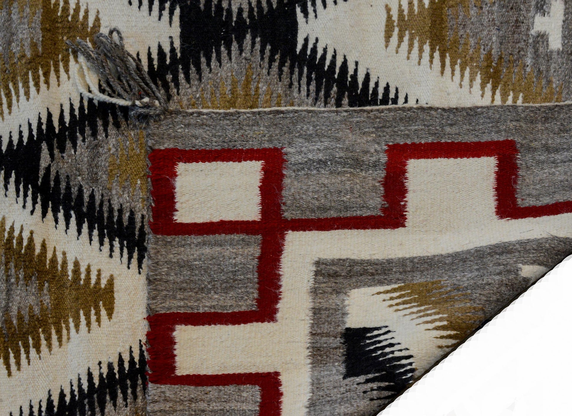 Bold Mid-20th Century Navajo Rug For Sale