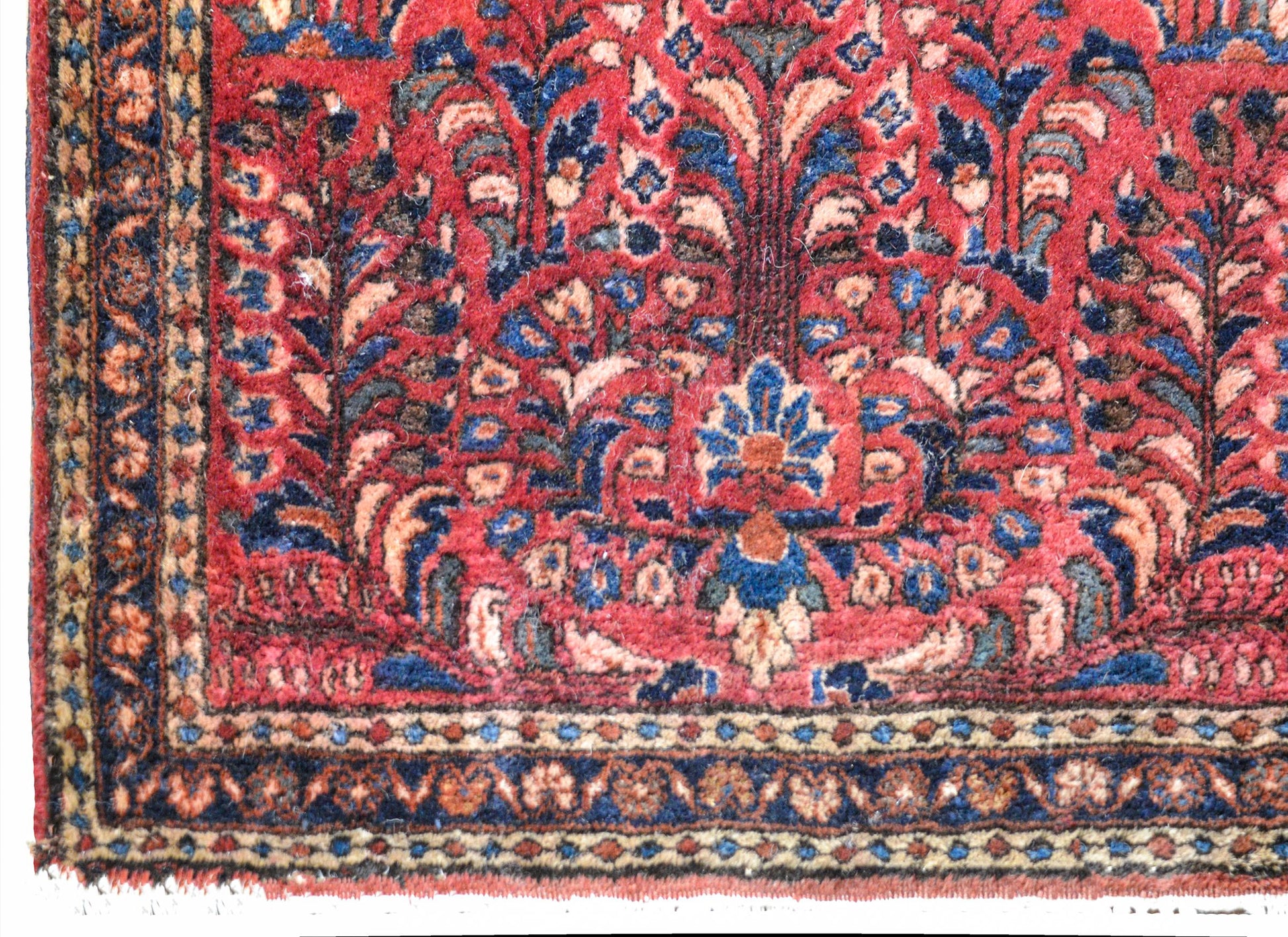 Beautiful Early 20th Century Sarouk Rug For Sale