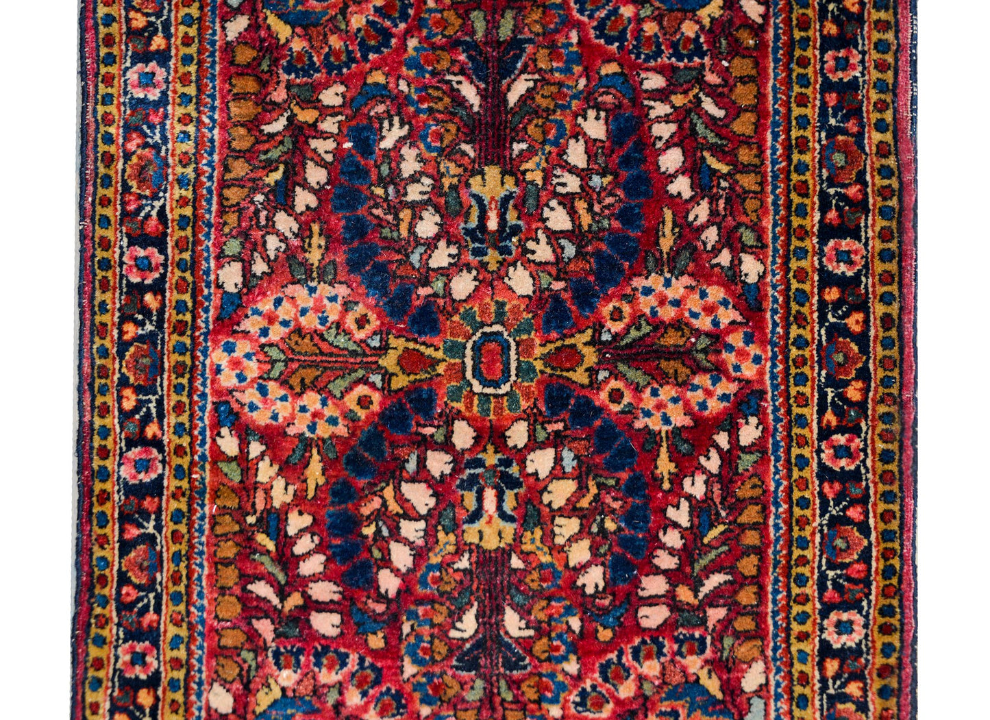 Early 20th Century Sarouk Rug For Sale