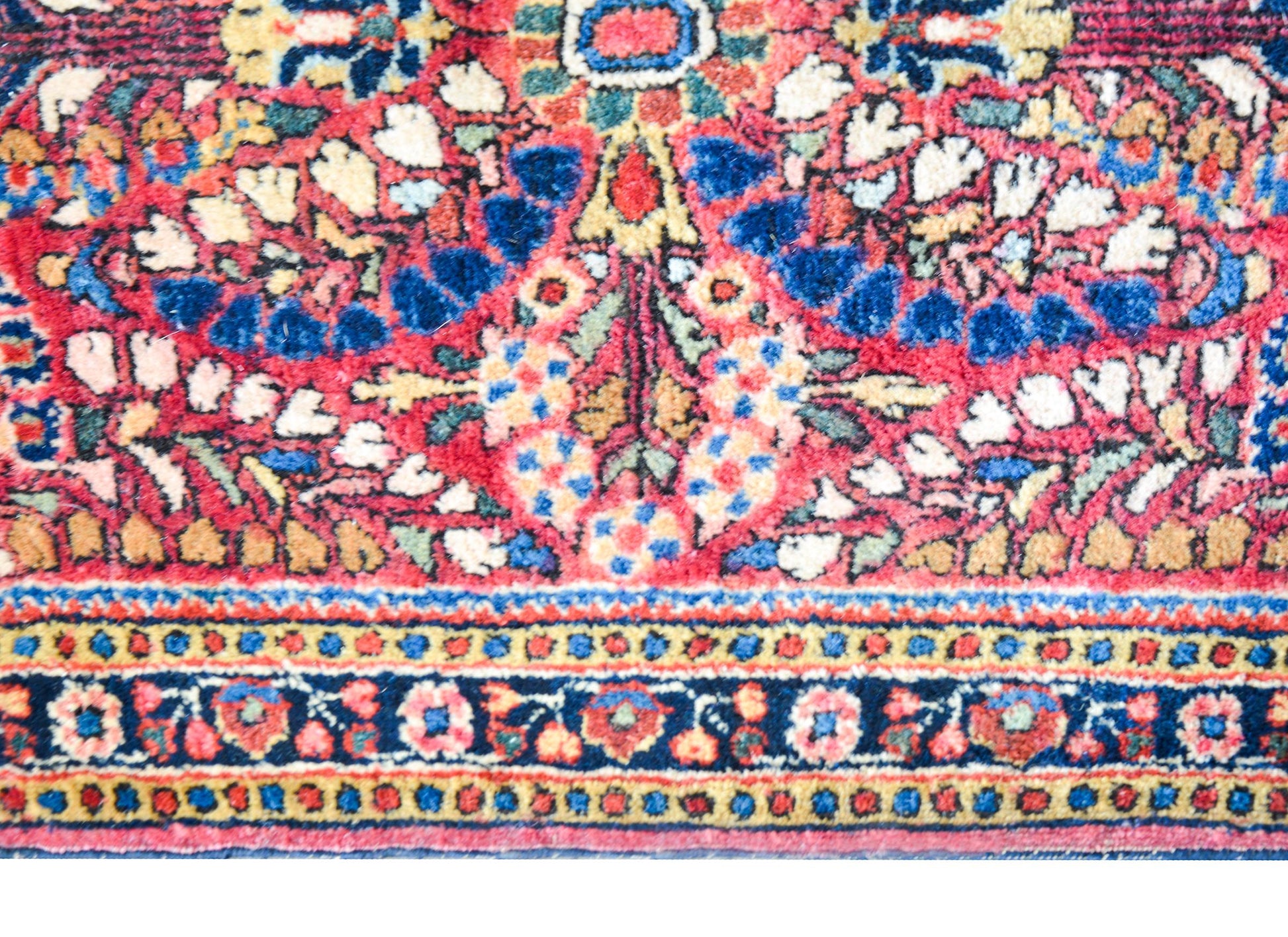 Early 20th Century Sarouk Rug For Sale