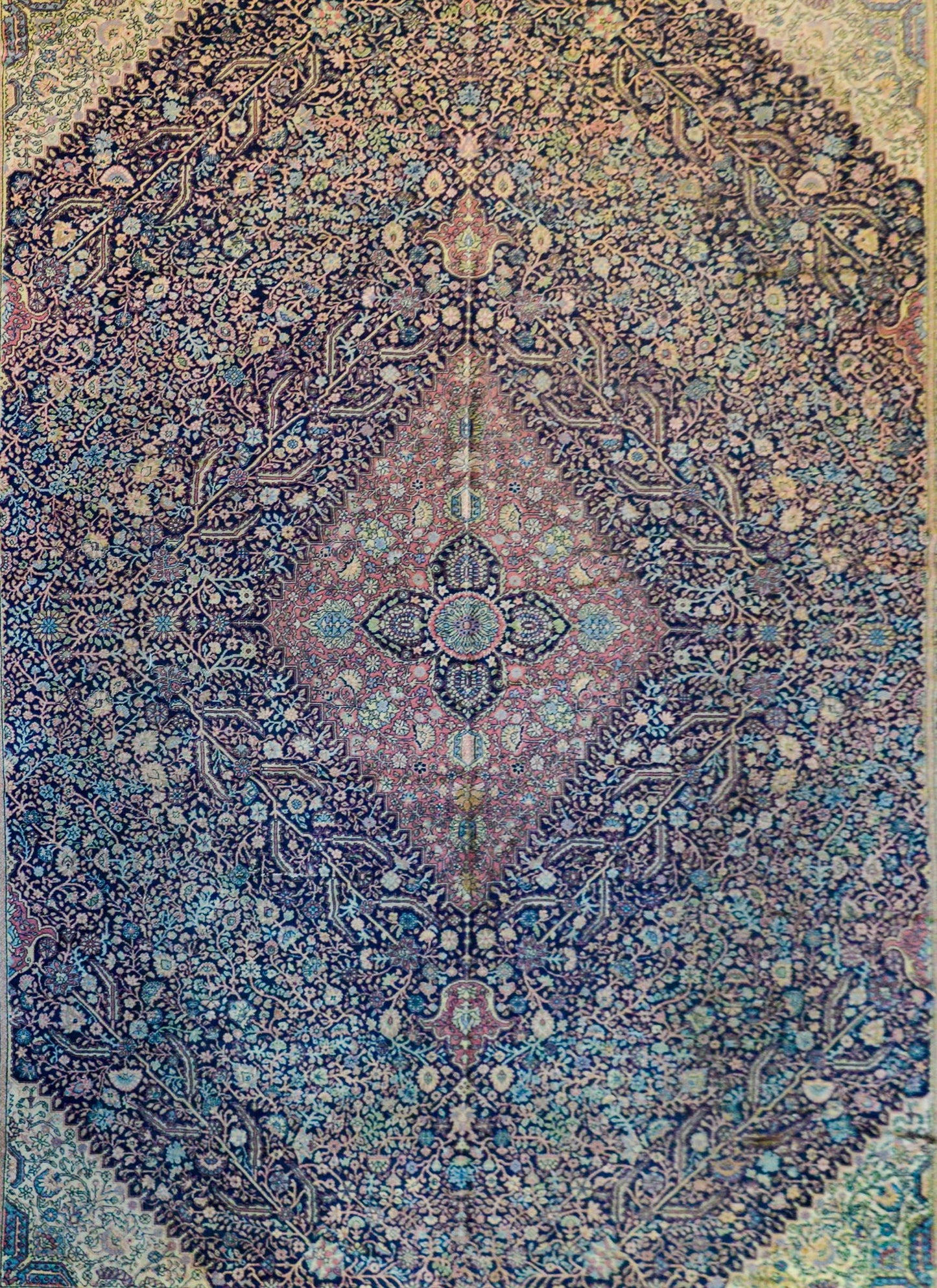 Gorgeous Early 20th Century Sivas Rug For Sale