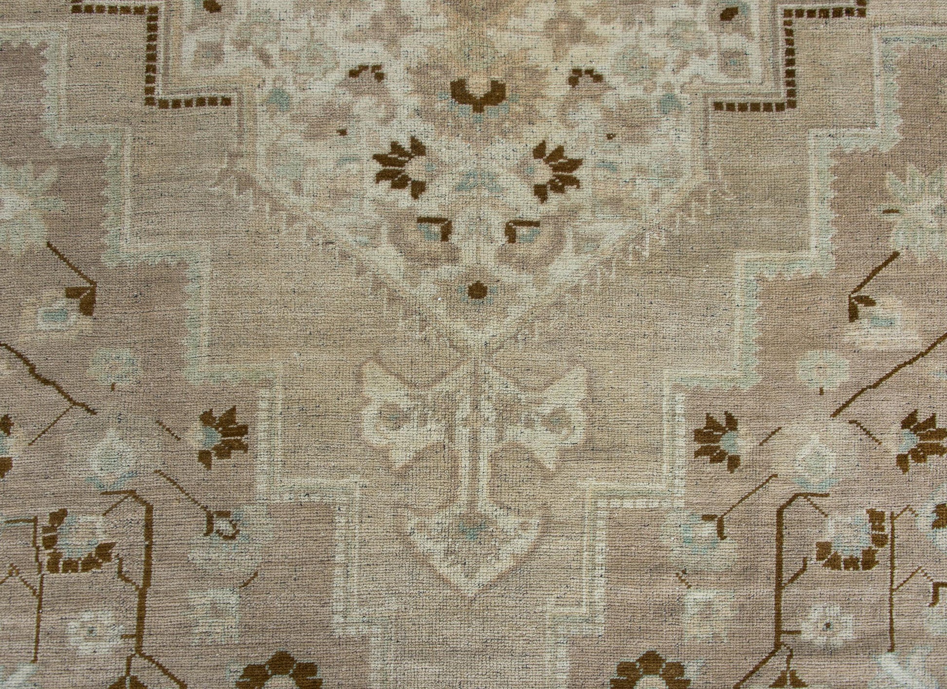 Early 20th Century Turkish Oushak Rug For Sale
