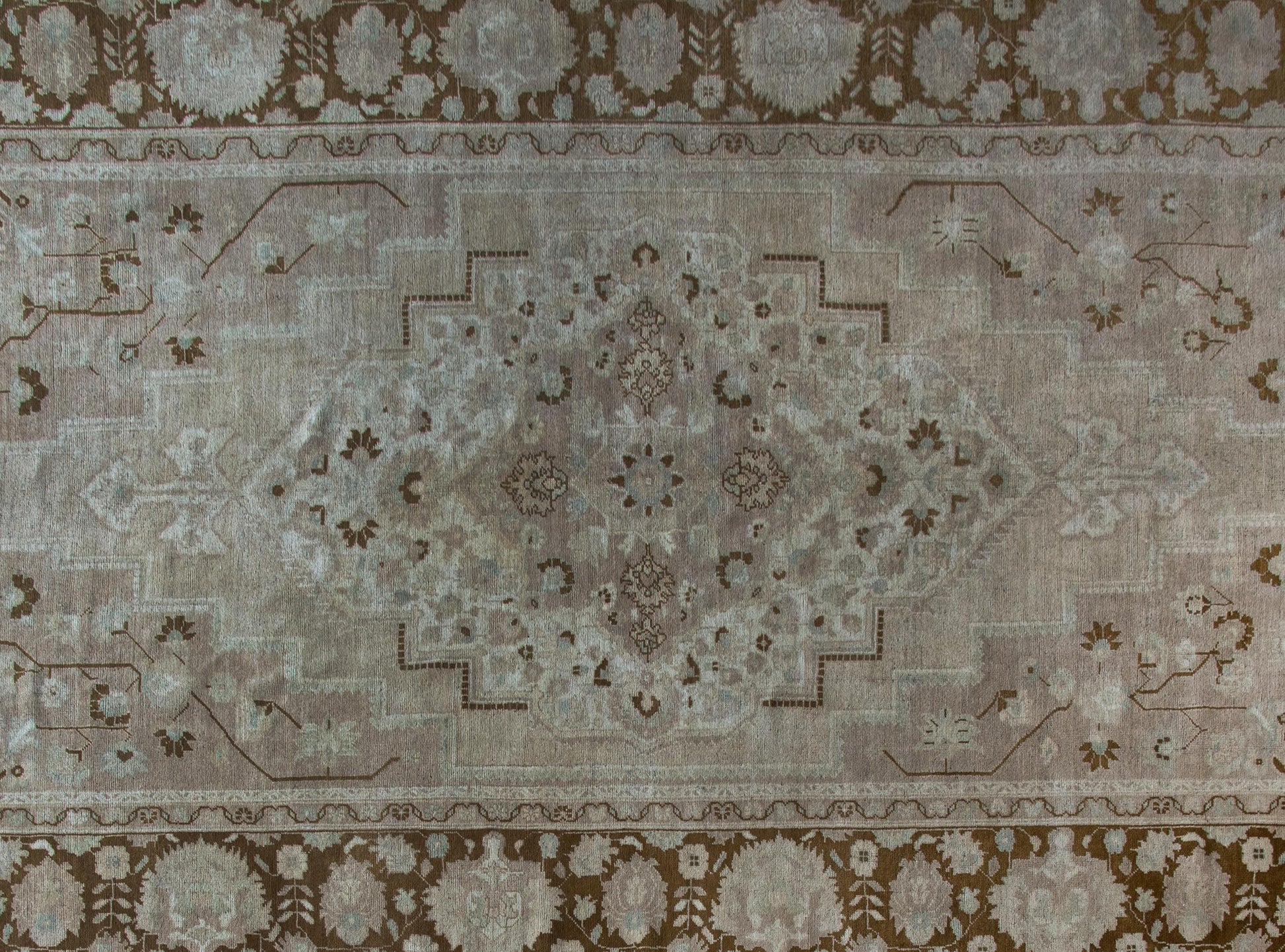 Early 20th Century Turkish Oushak Rug For Sale