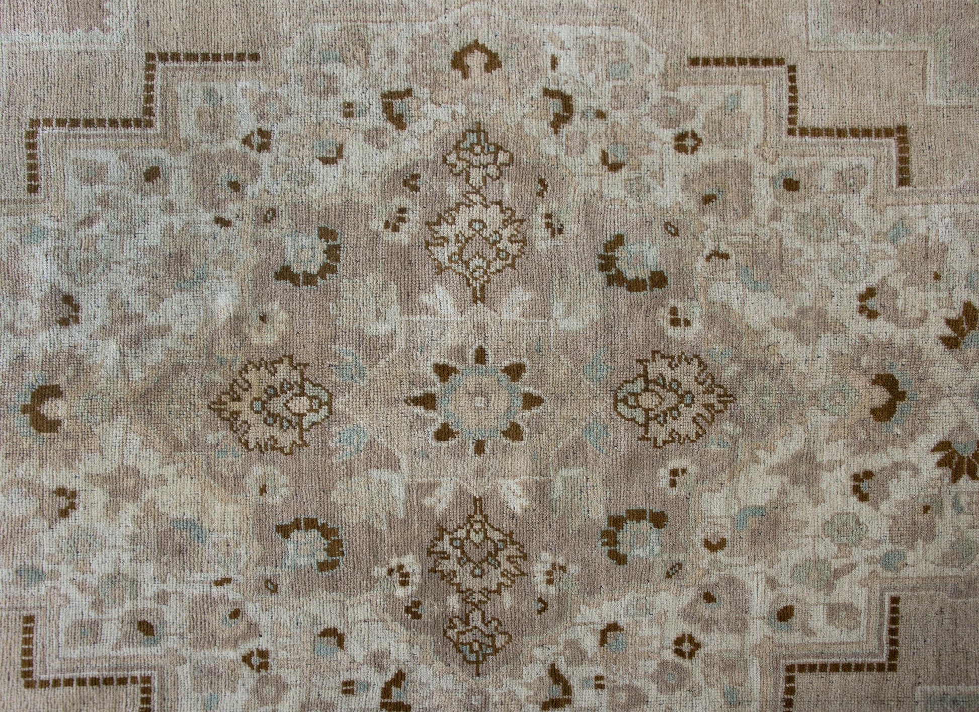 Early 20th Century Turkish Oushak Rug For Sale