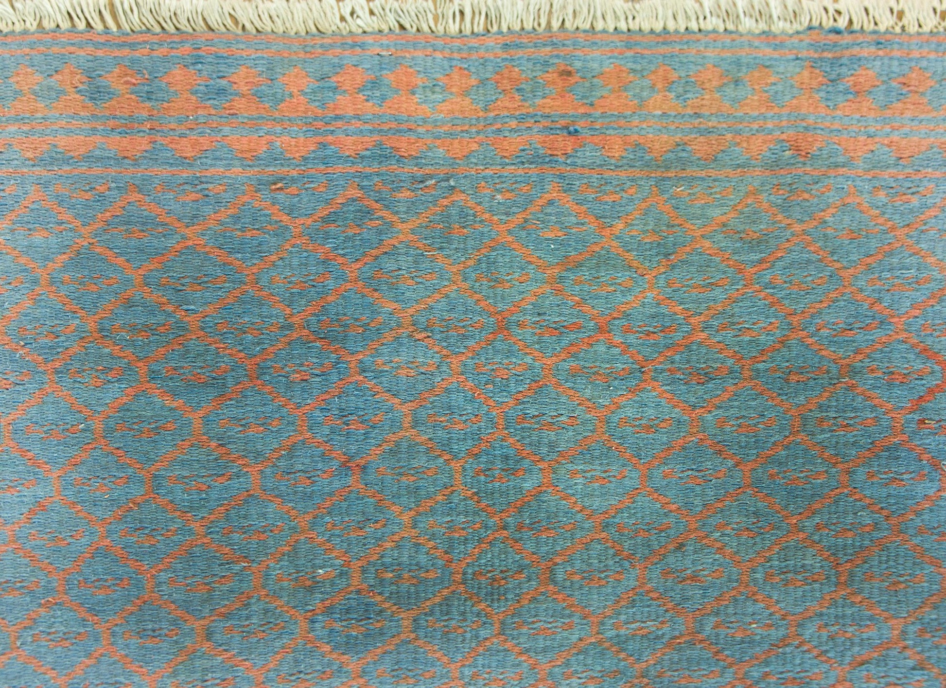 Mid-20th Century Saveh Kilim Rug For Sale