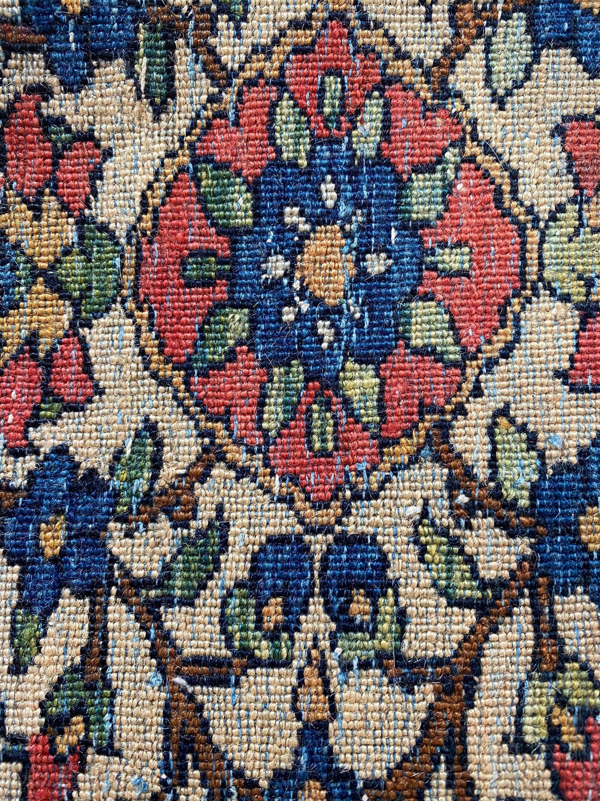 Early 20th Century Persian Bakhtiari Rug For Sale