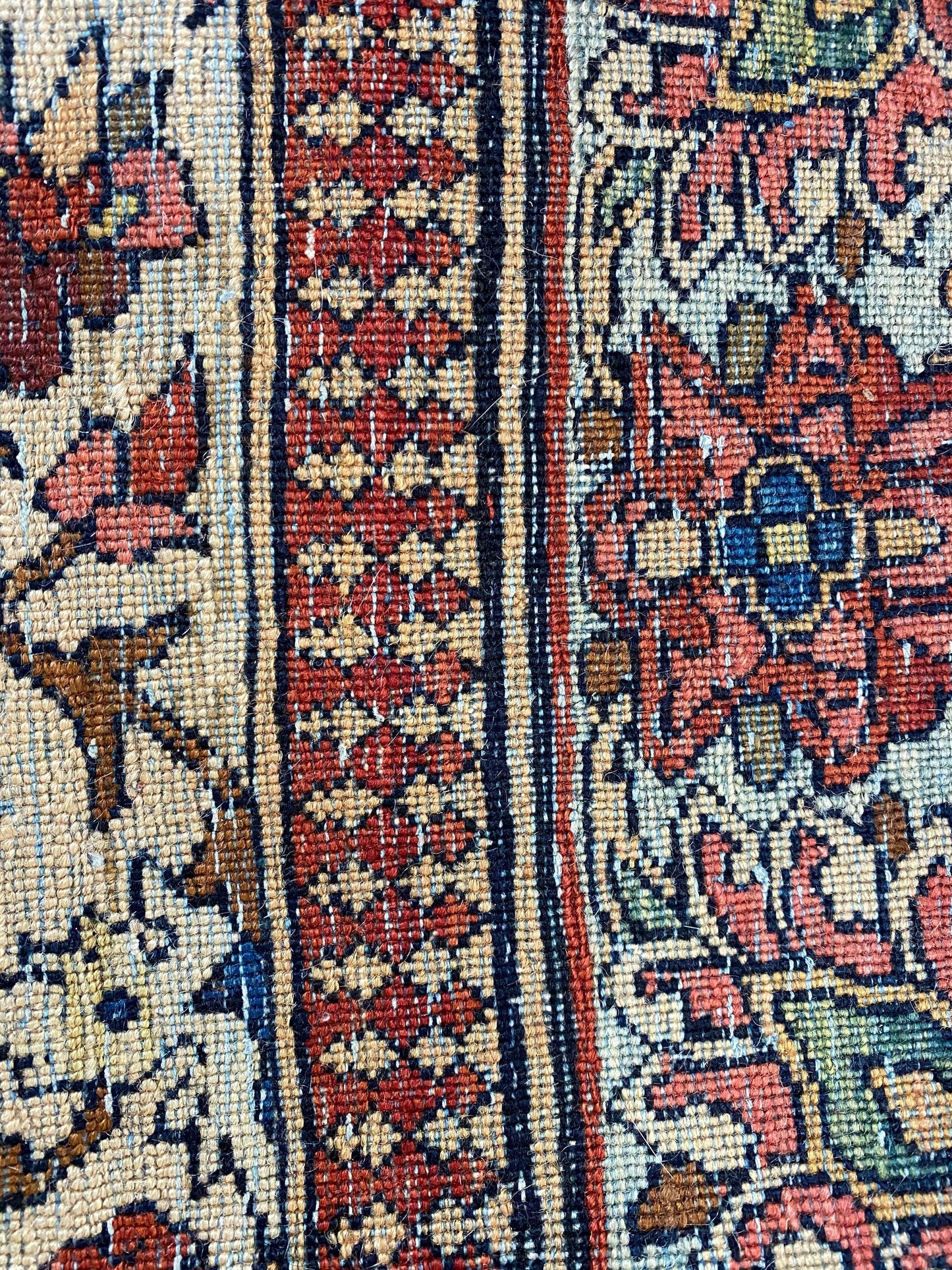 Early 20th Century Persian Bakhtiari Rug For Sale