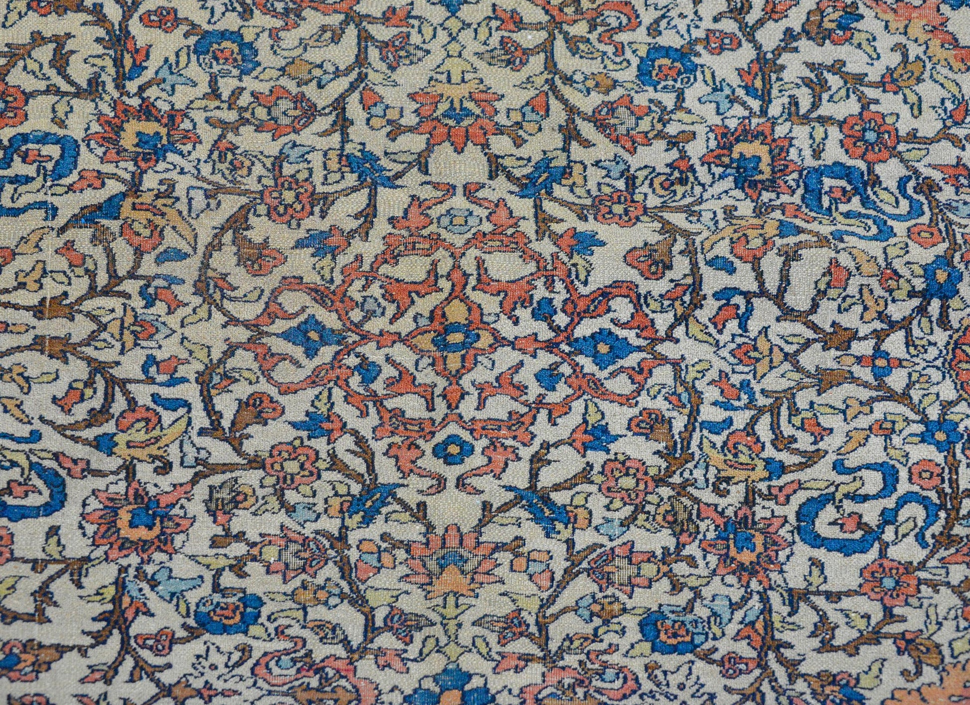 Early 20th Century Persian Bakhtiari Rug For Sale