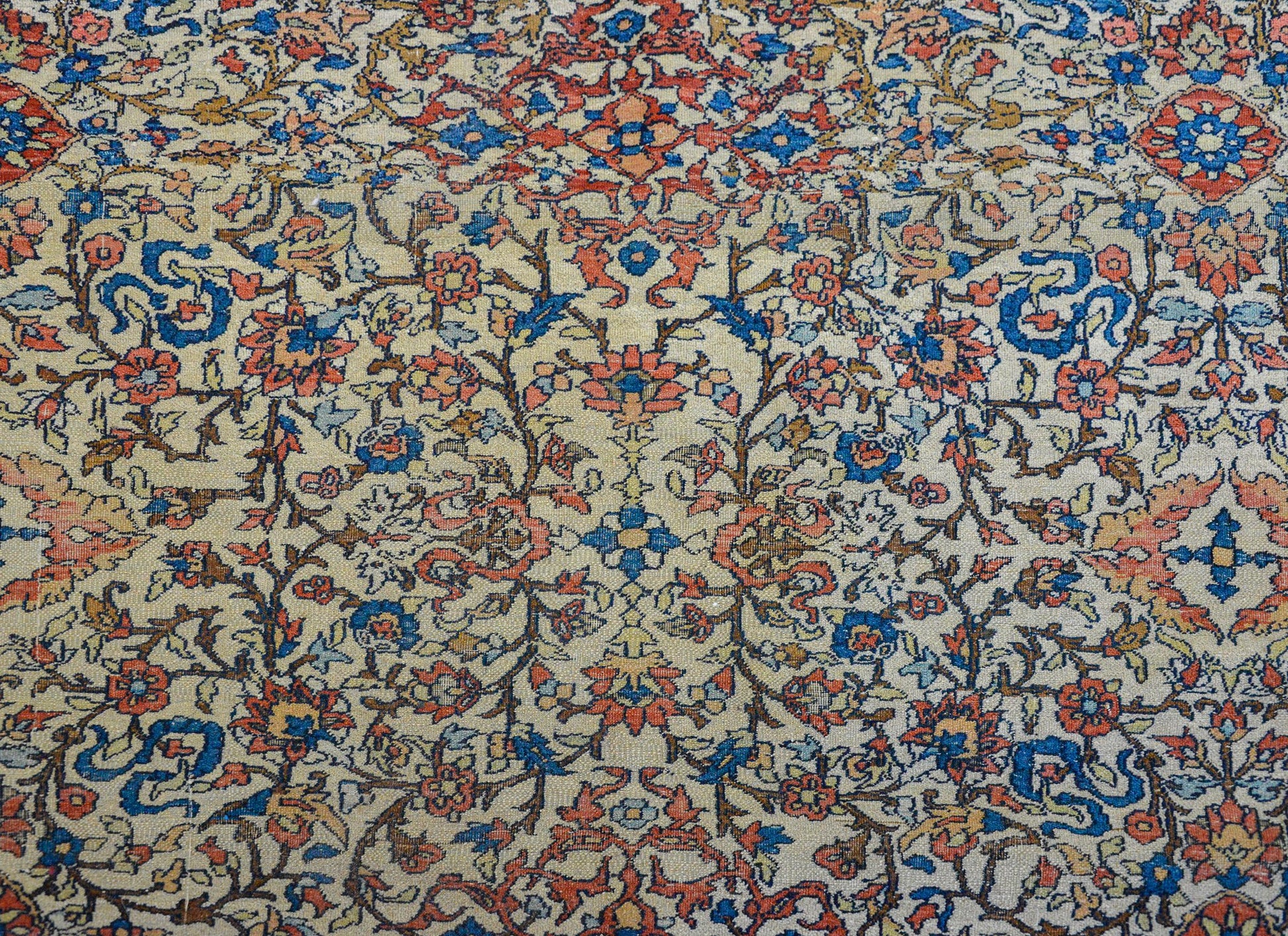 Early 20th Century Persian Bakhtiari Rug For Sale
