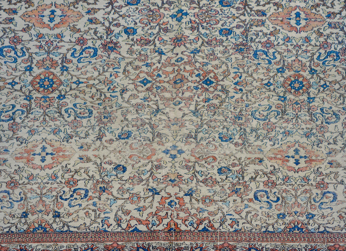 Early 20th Century Persian Bakhtiari Rug For Sale