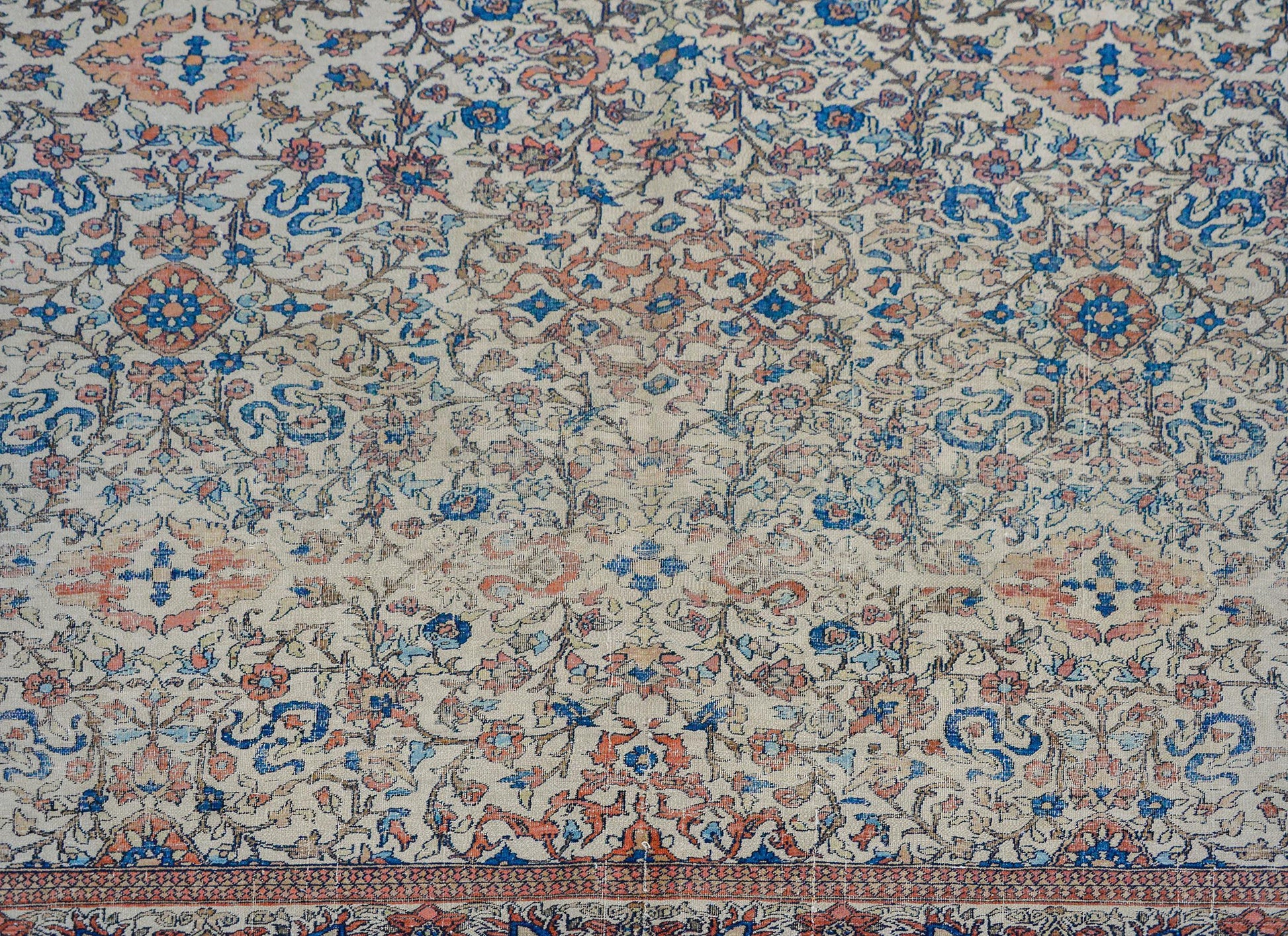 Early 20th Century Persian Bakhtiari Rug For Sale