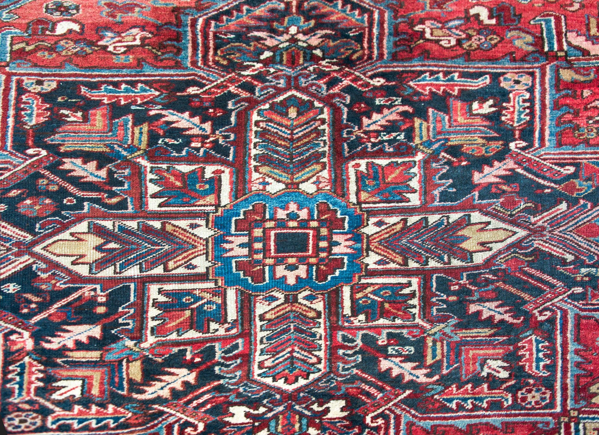 Early 20th Century Persian Heriz Rug For Sale