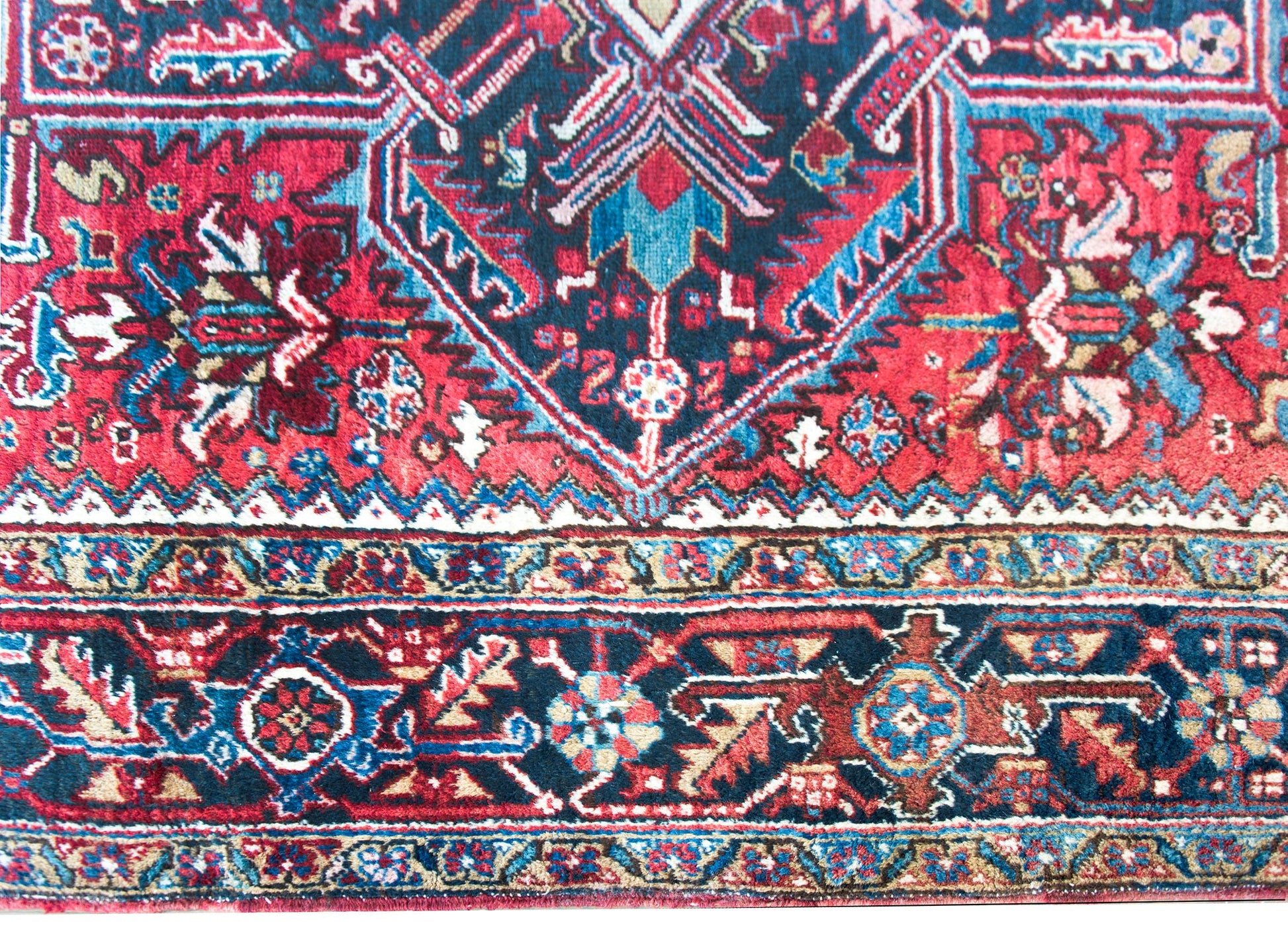 Early 20th Century Persian Heriz Rug For Sale