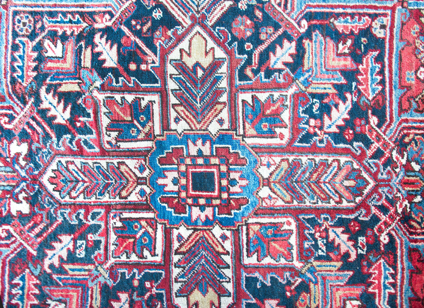 Early 20th Century Persian Heriz Rug For Sale