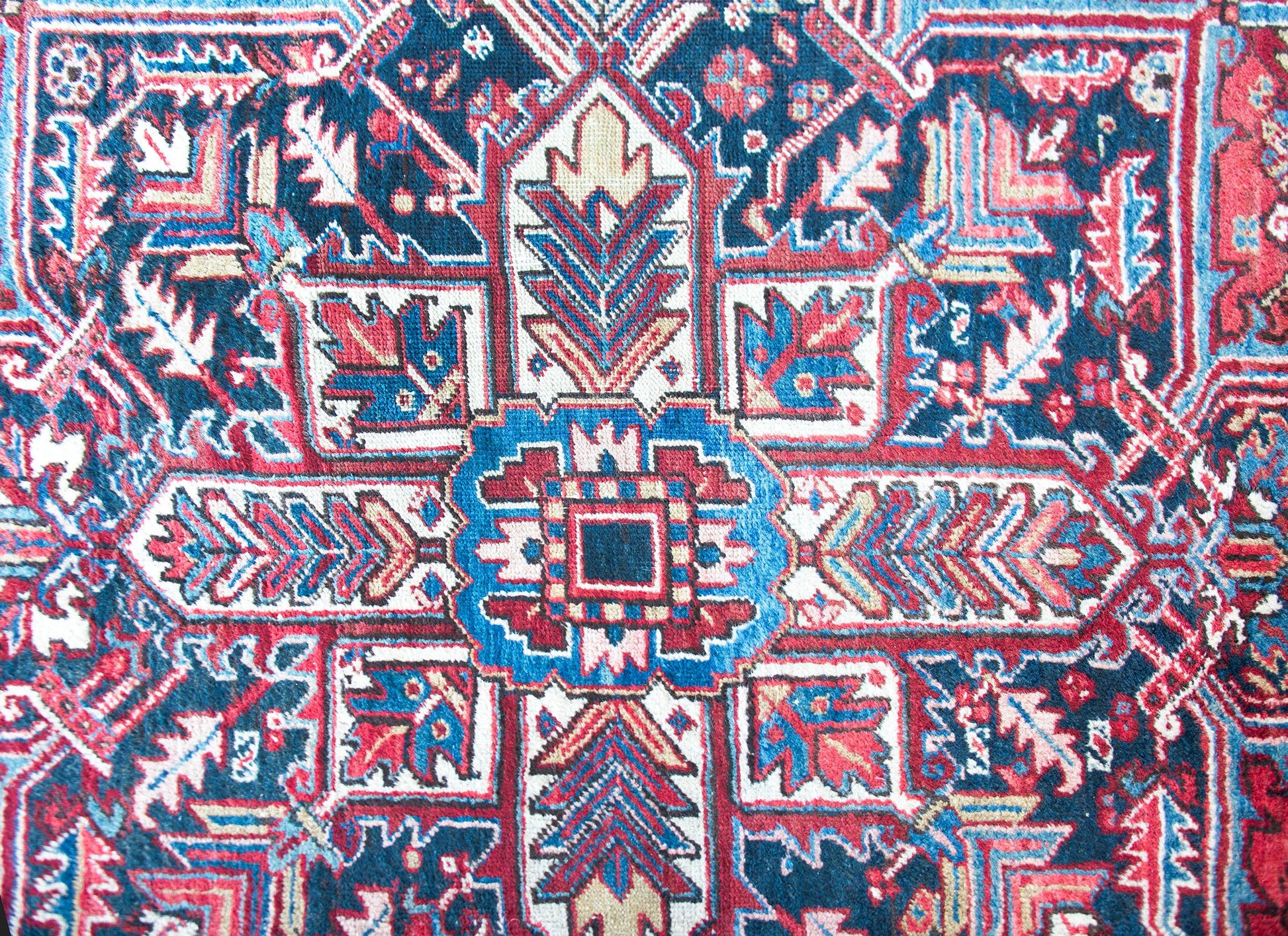 Early 20th Century Persian Heriz Rug For Sale
