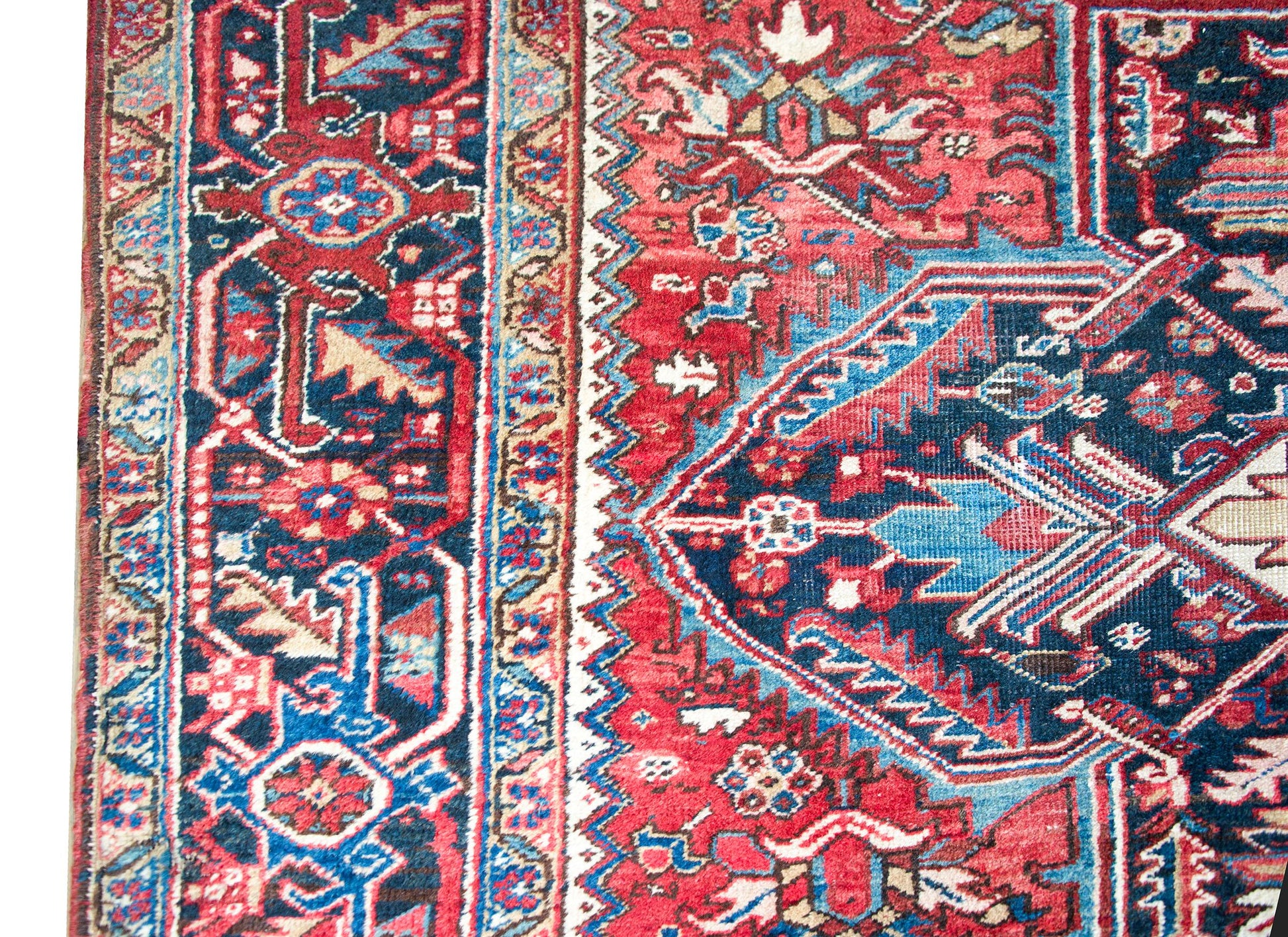 Early 20th Century Persian Heriz Rug For Sale