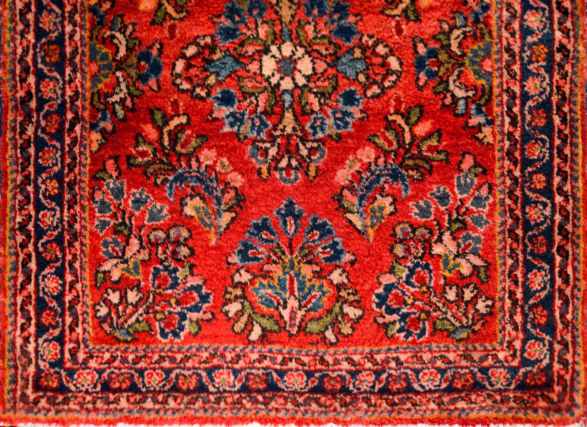Early 20th Century Persian Sarouk Rug For Sale