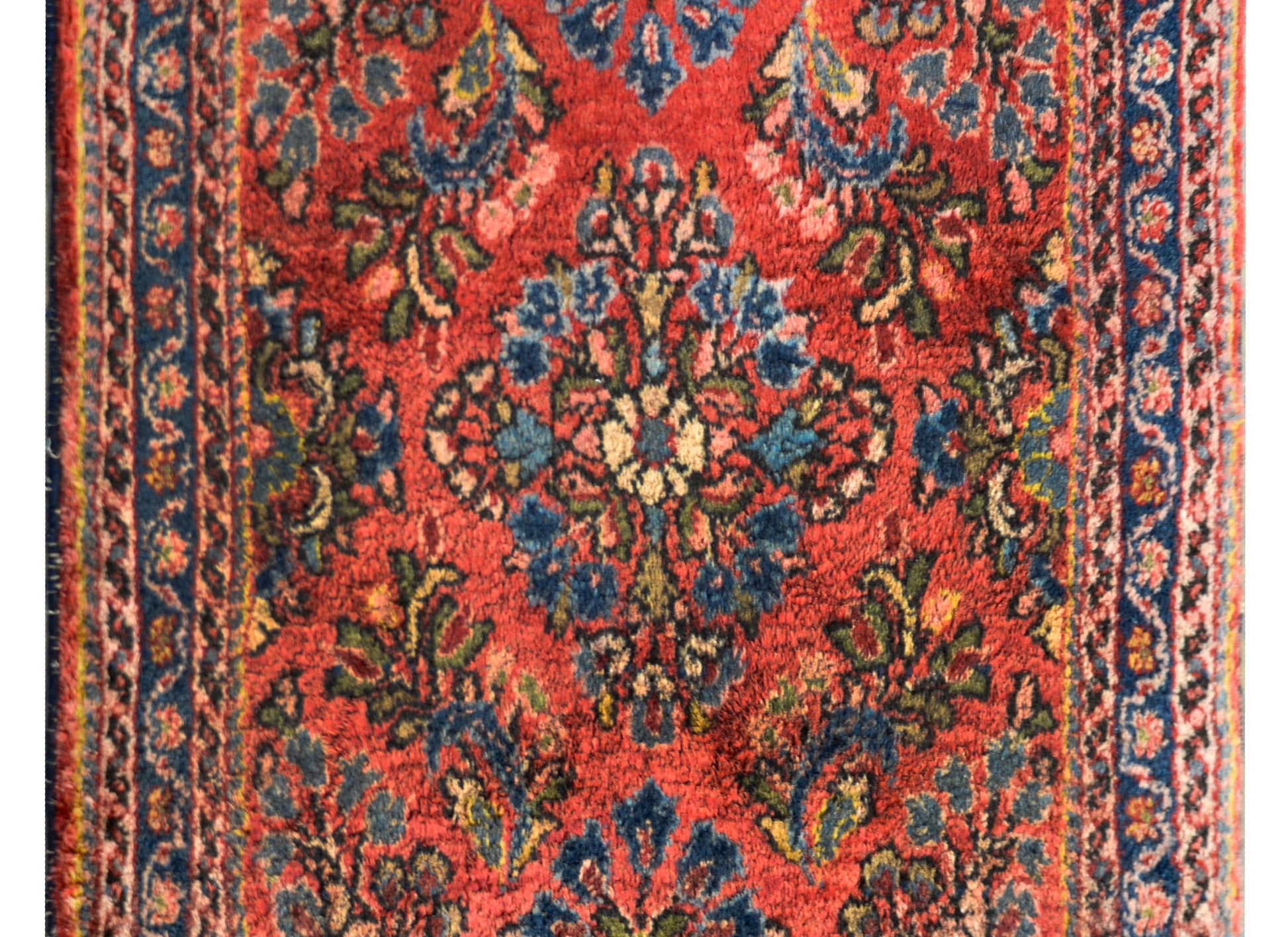 Early 20th Century Persian Sarouk Rug For Sale