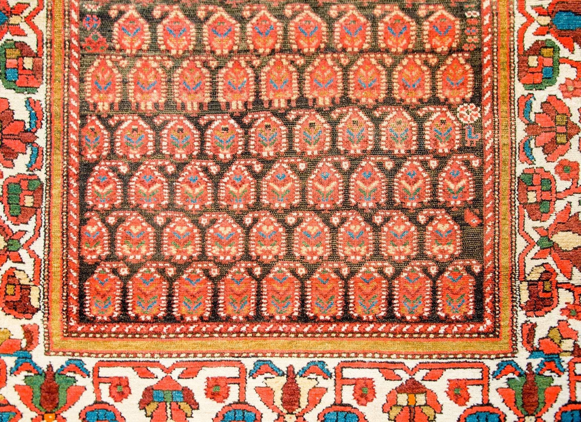 Stunning Mid-20th Century Malayer Rug For Sale