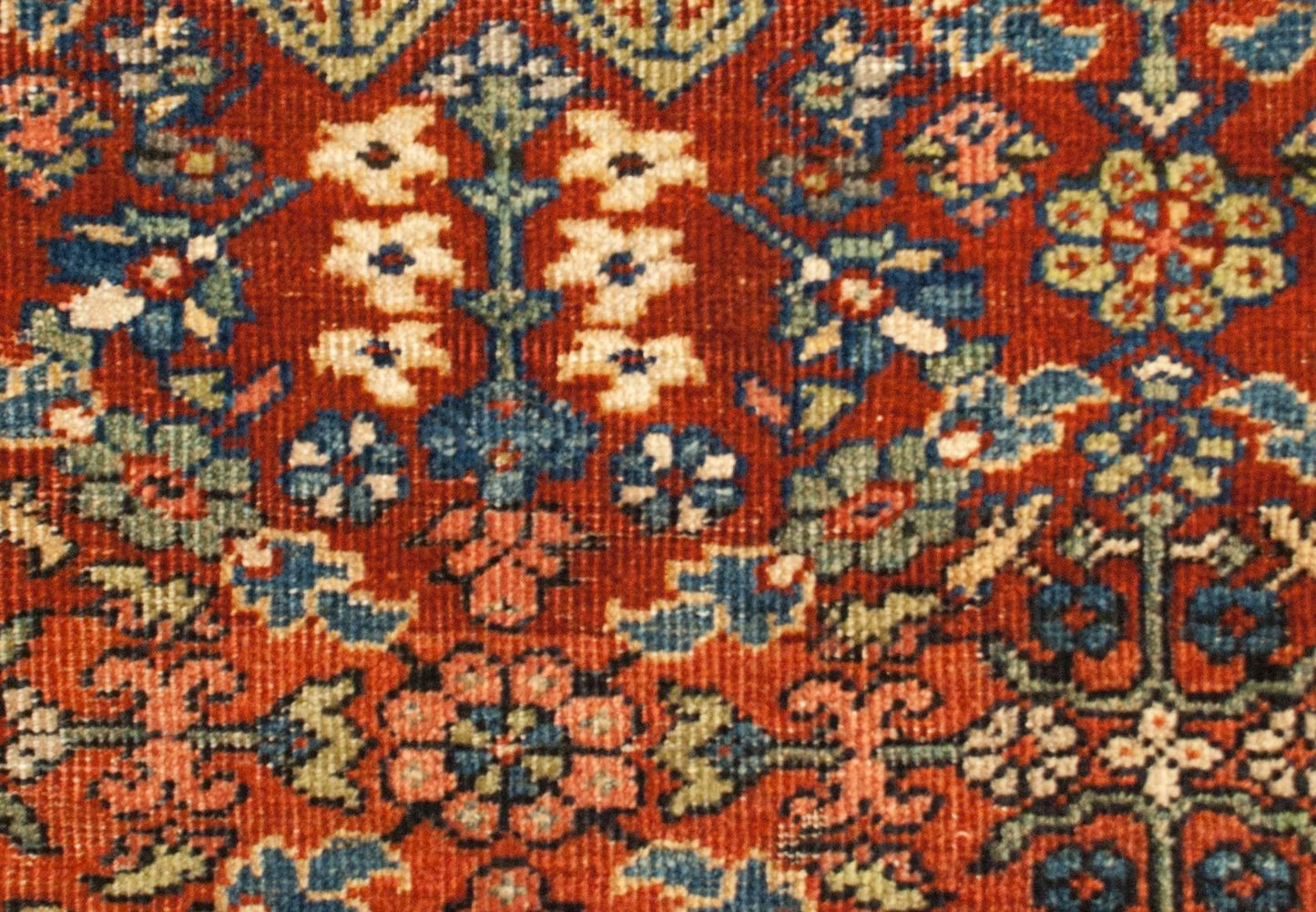 Early 20th Century Mahal Rug For Sale