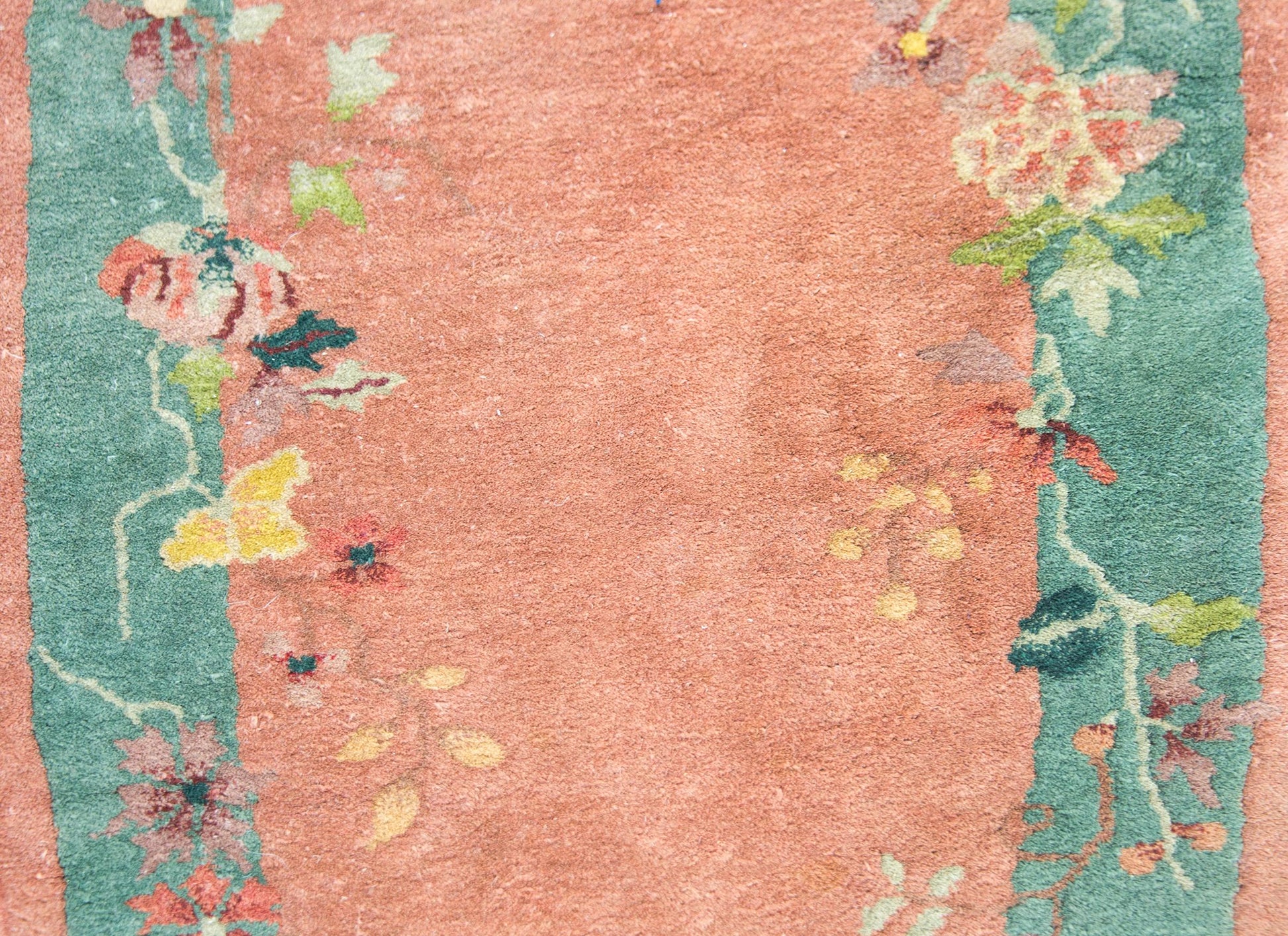 Early 20th Century Chinese Oval Art Deco Rug For Sale