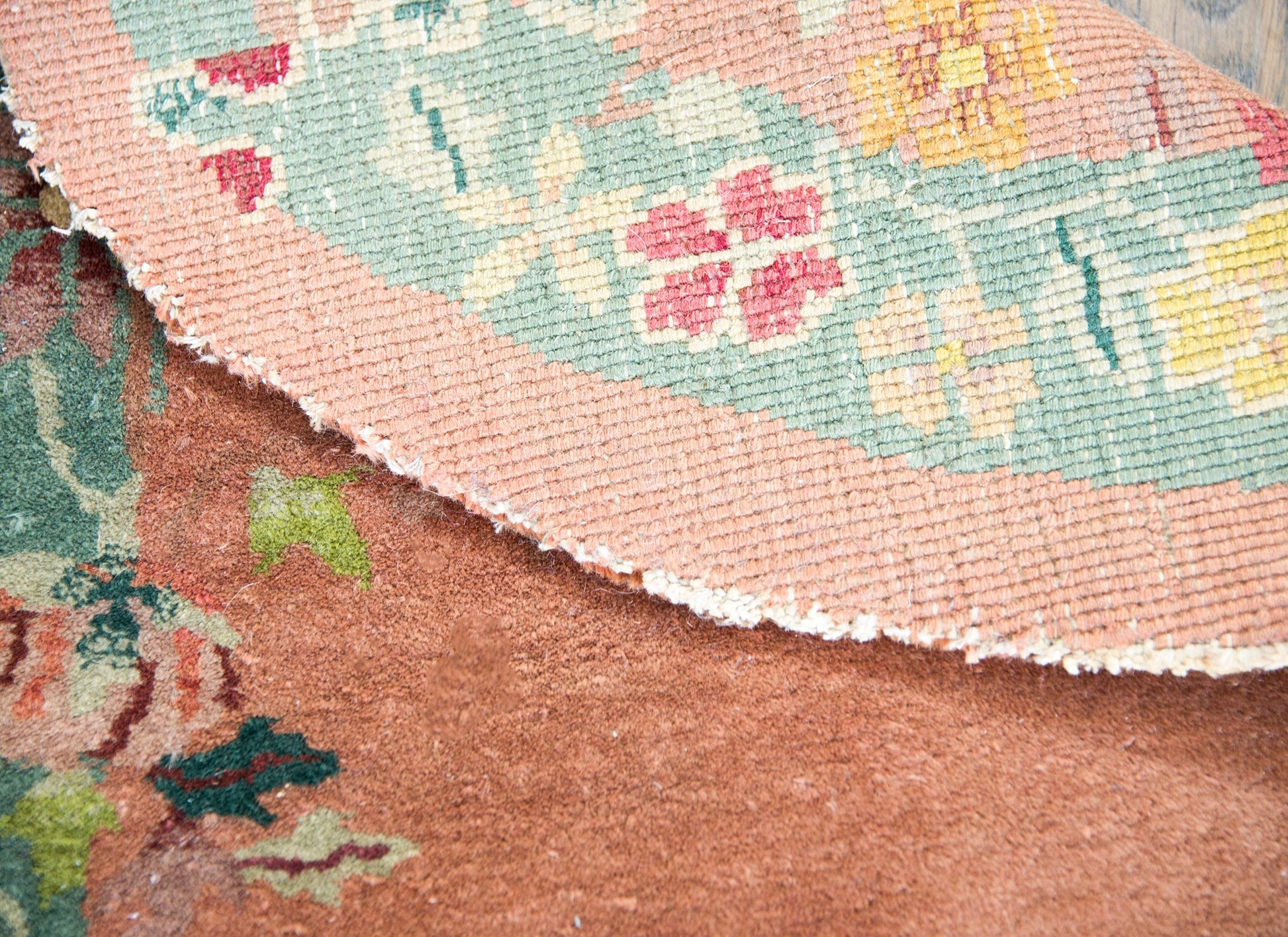Early 20th Century Chinese Oval Art Deco Rug For Sale
