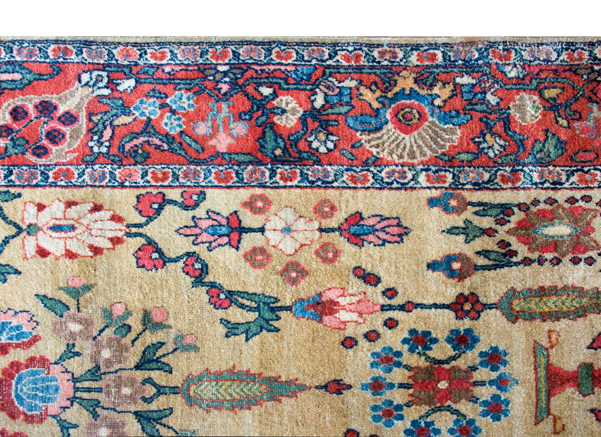 Early 20th Century Persian Sultanabad Rug For Sale
