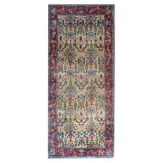 Early 20th Century Persian Sultanabad Rug For Sale