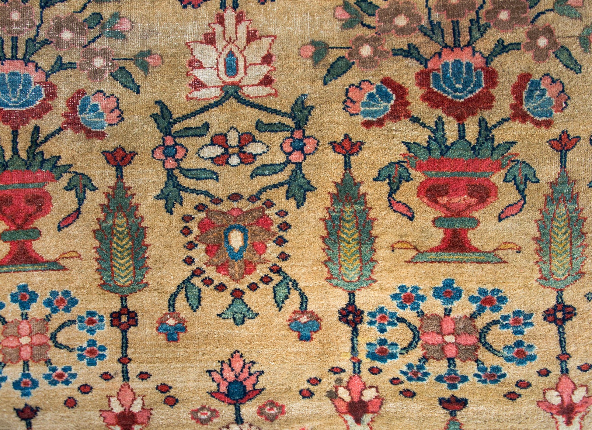 Early 20th Century Persian Sultanabad Rug For Sale