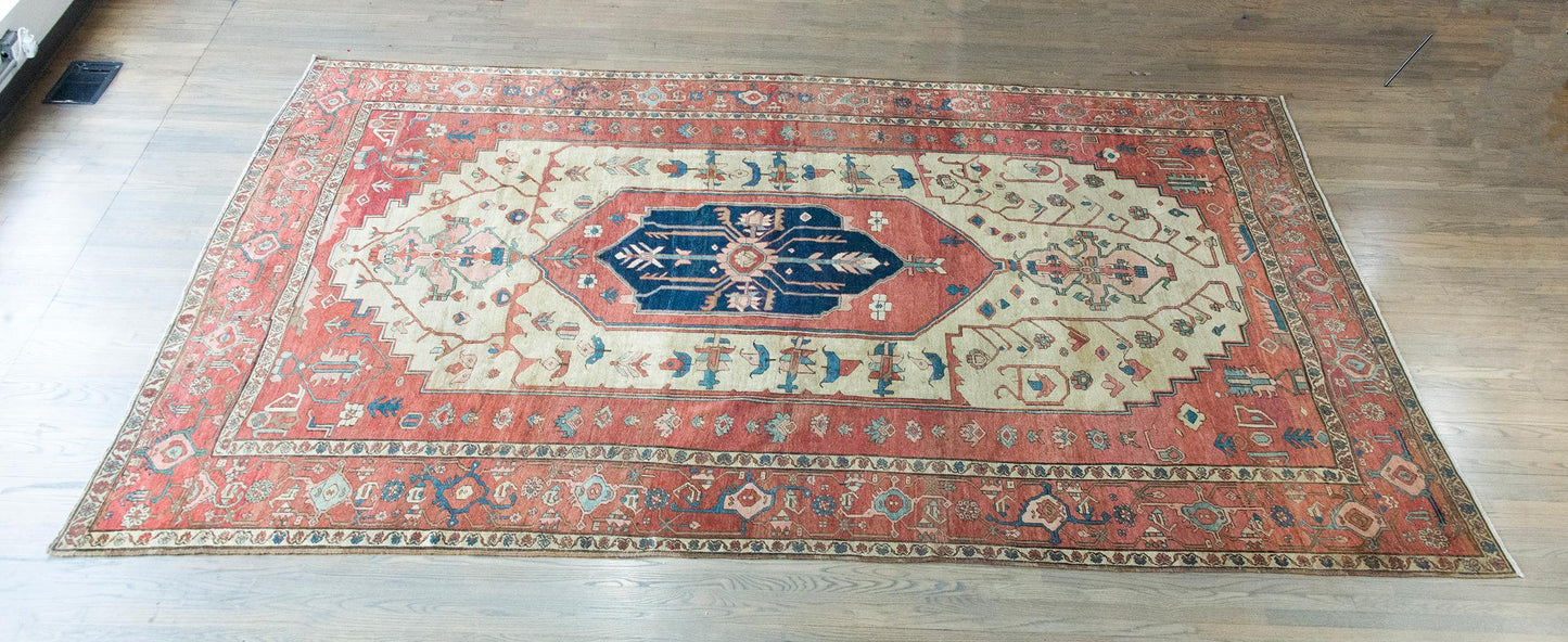 Late 19th Century Persian Serapi Rug For Sale
