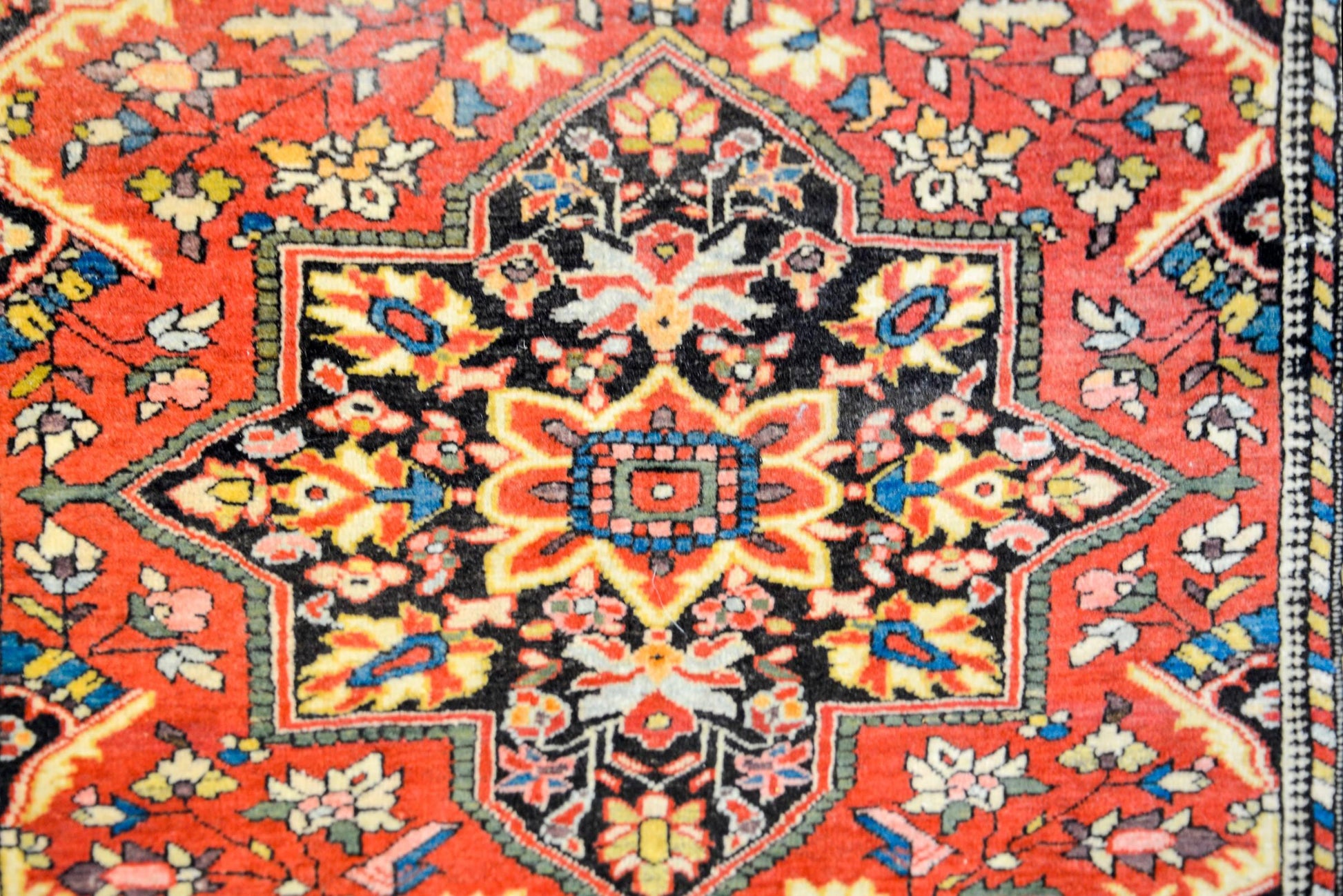 Wonderful Traditional 1930s Sarouk Farahan Rug For Sale