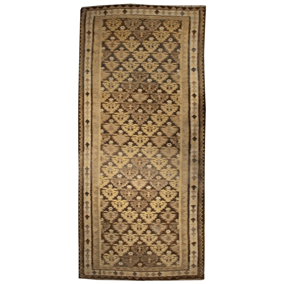 Early 20th Century Qazvin Kilim Rug For Sale