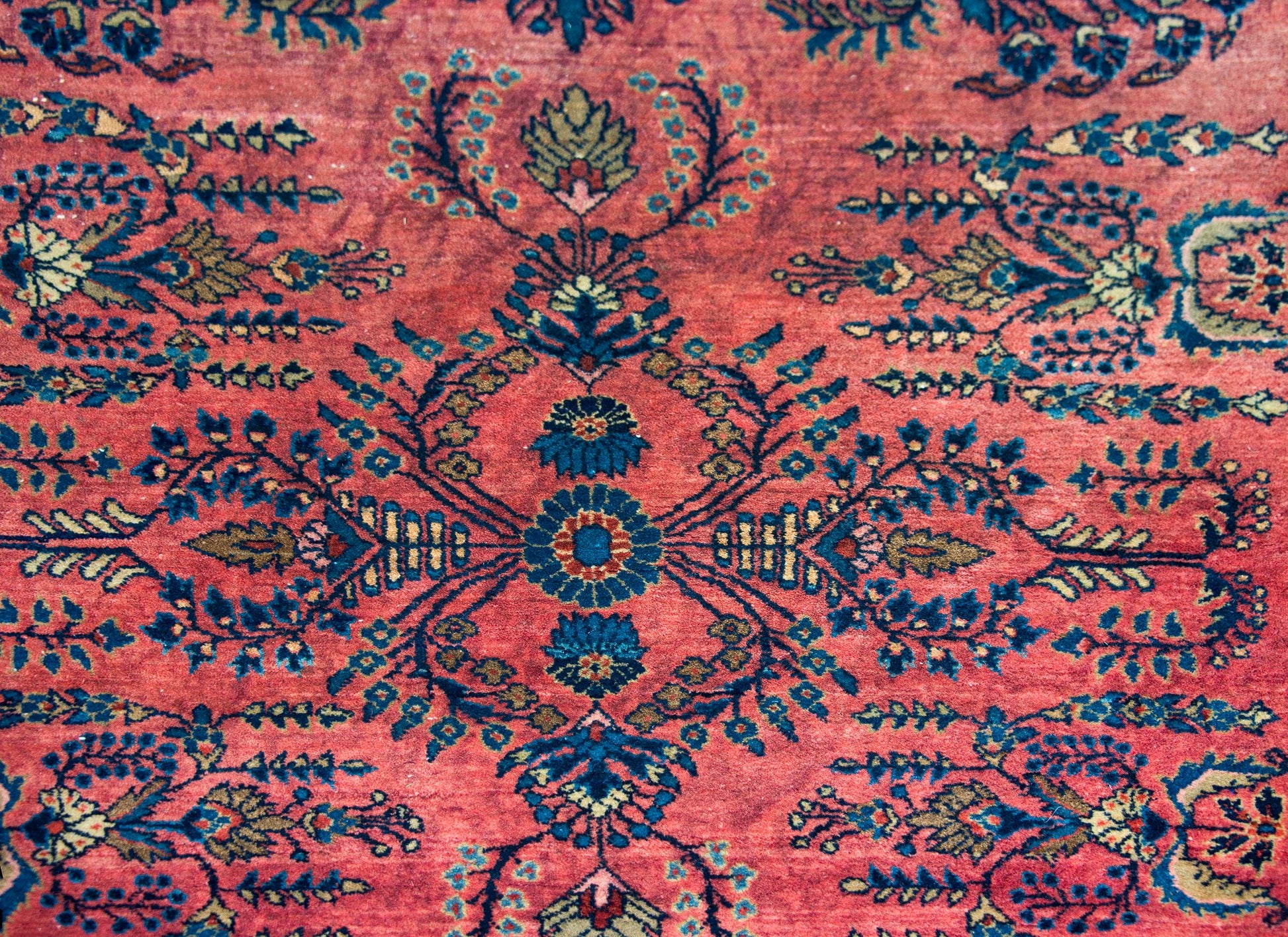 Early 20th Century Persian Sarouk Rug For Sale