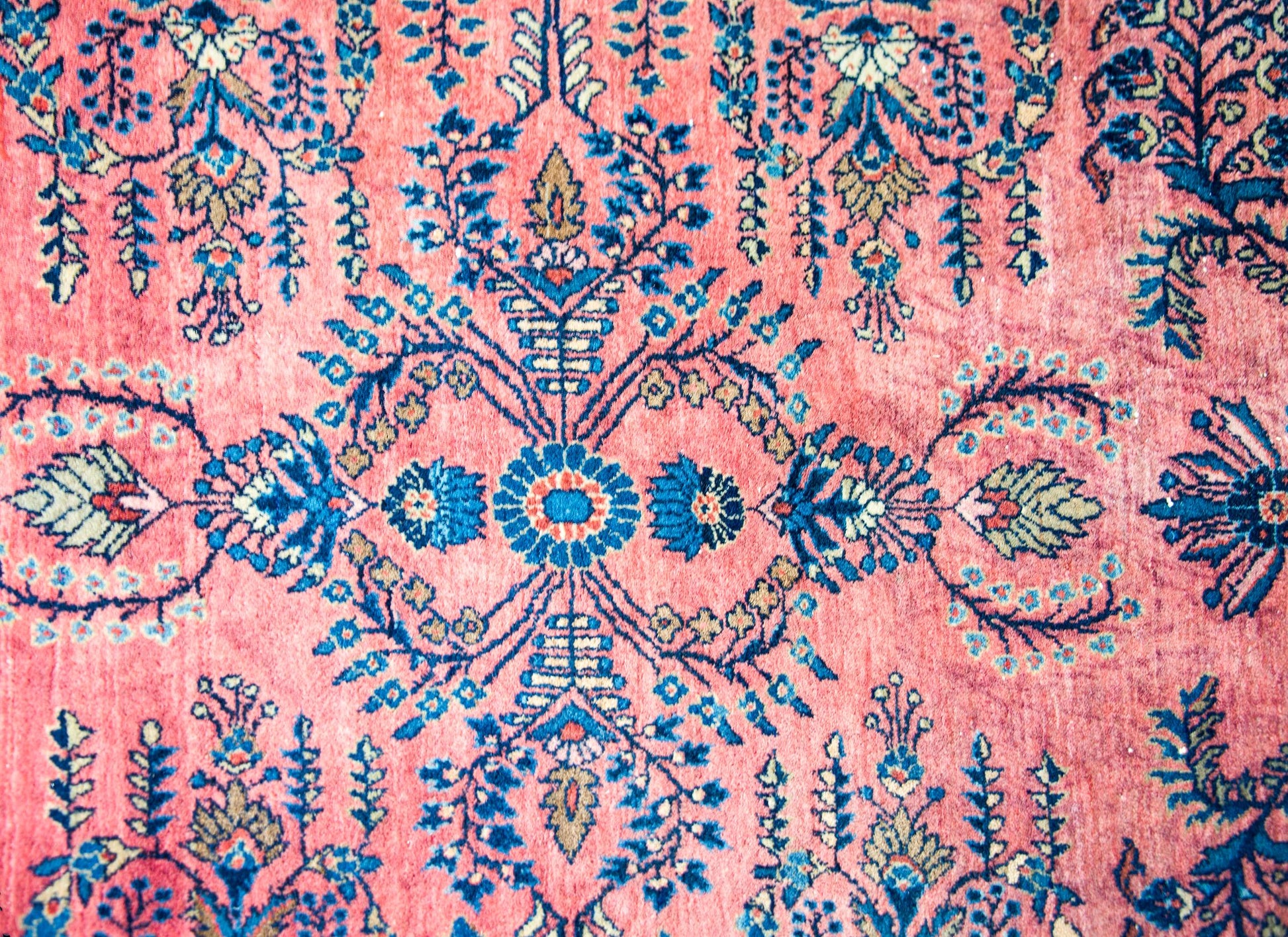 Early 20th Century Persian Sarouk Rug For Sale