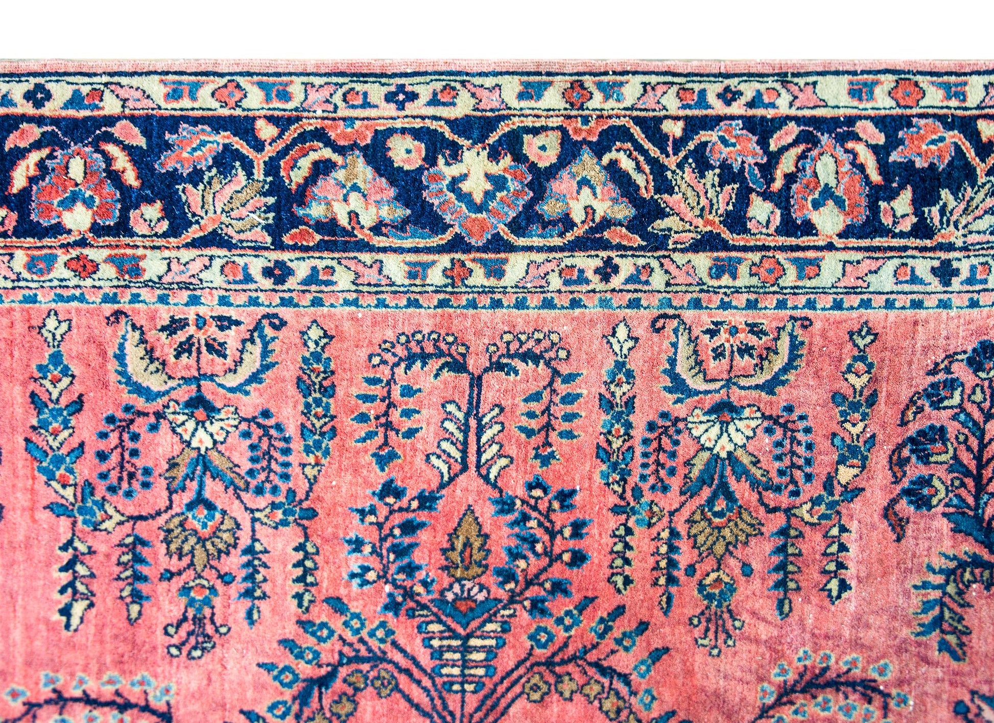 Early 20th Century Persian Sarouk Rug For Sale