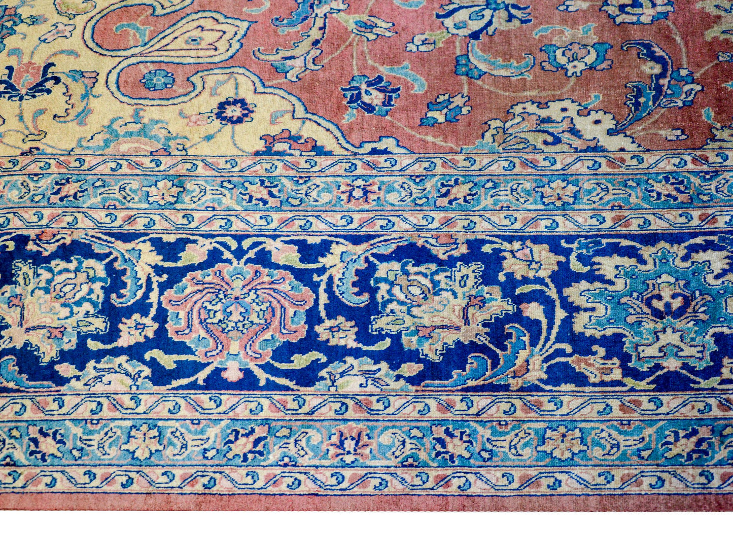 Beautiful Early 20th Century Tabriz Rug For Sale