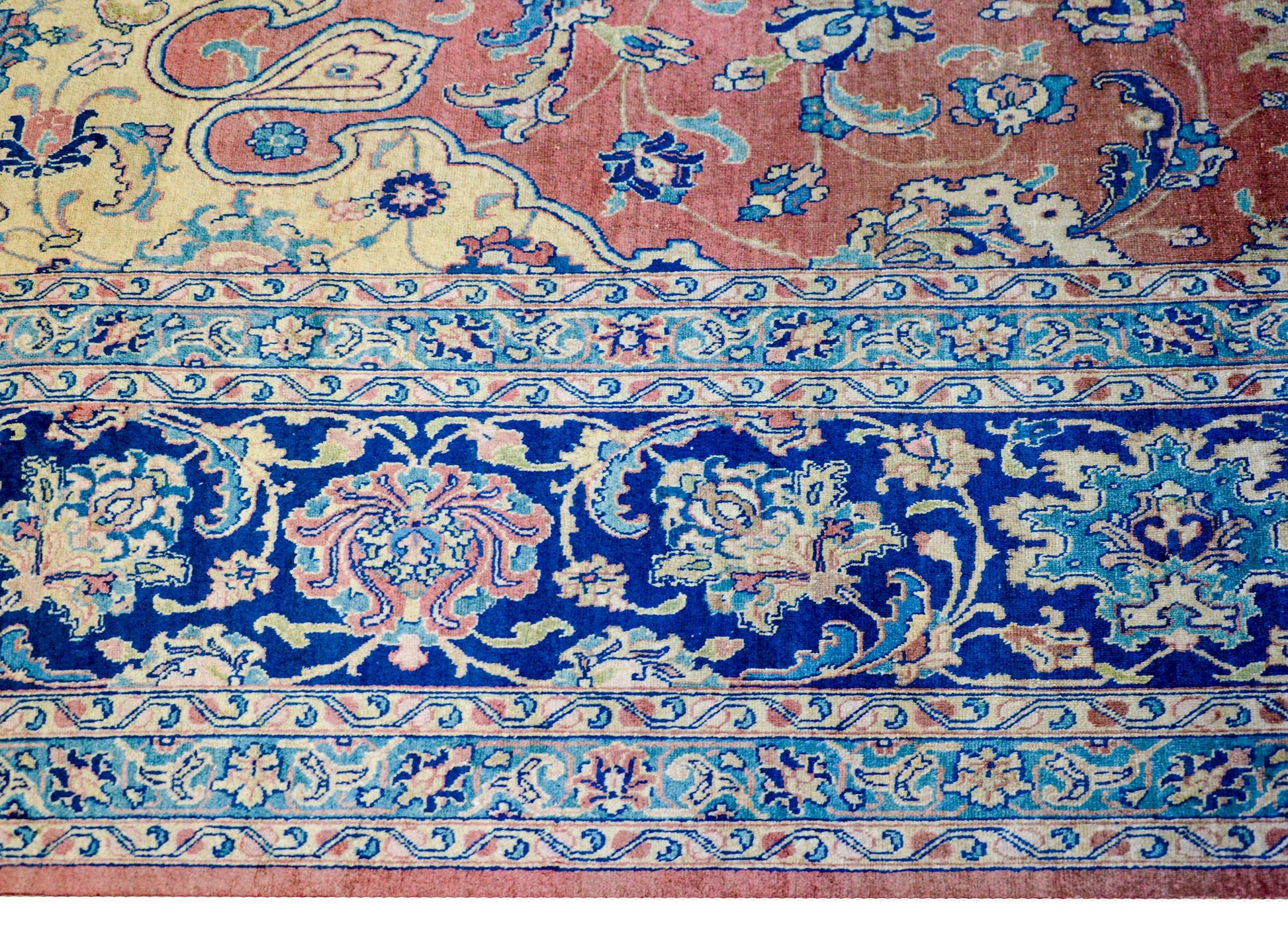 Beautiful Early 20th Century Tabriz Rug For Sale
