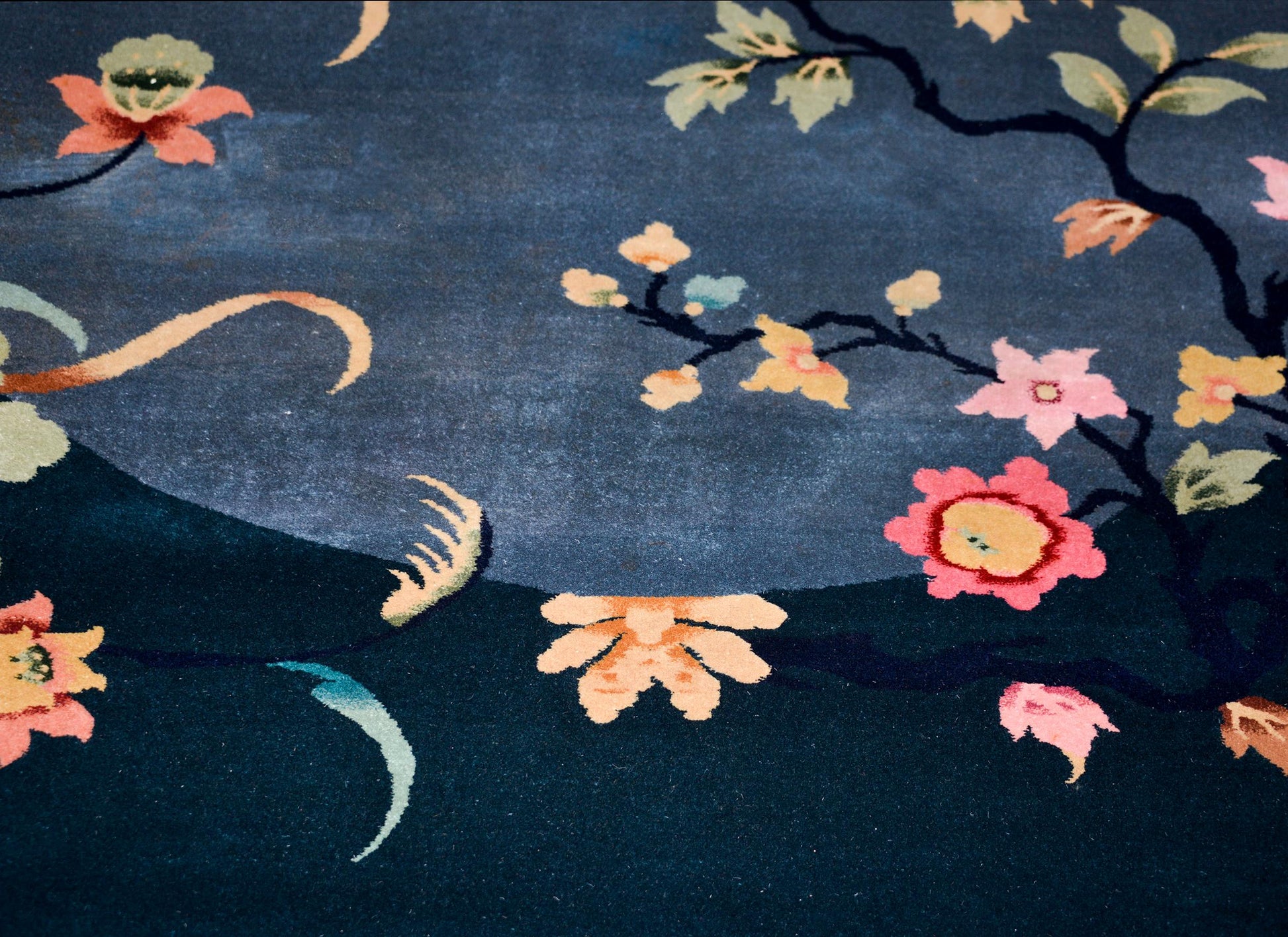 Early 20th Century Chinese Art Deco Rug For Sale
