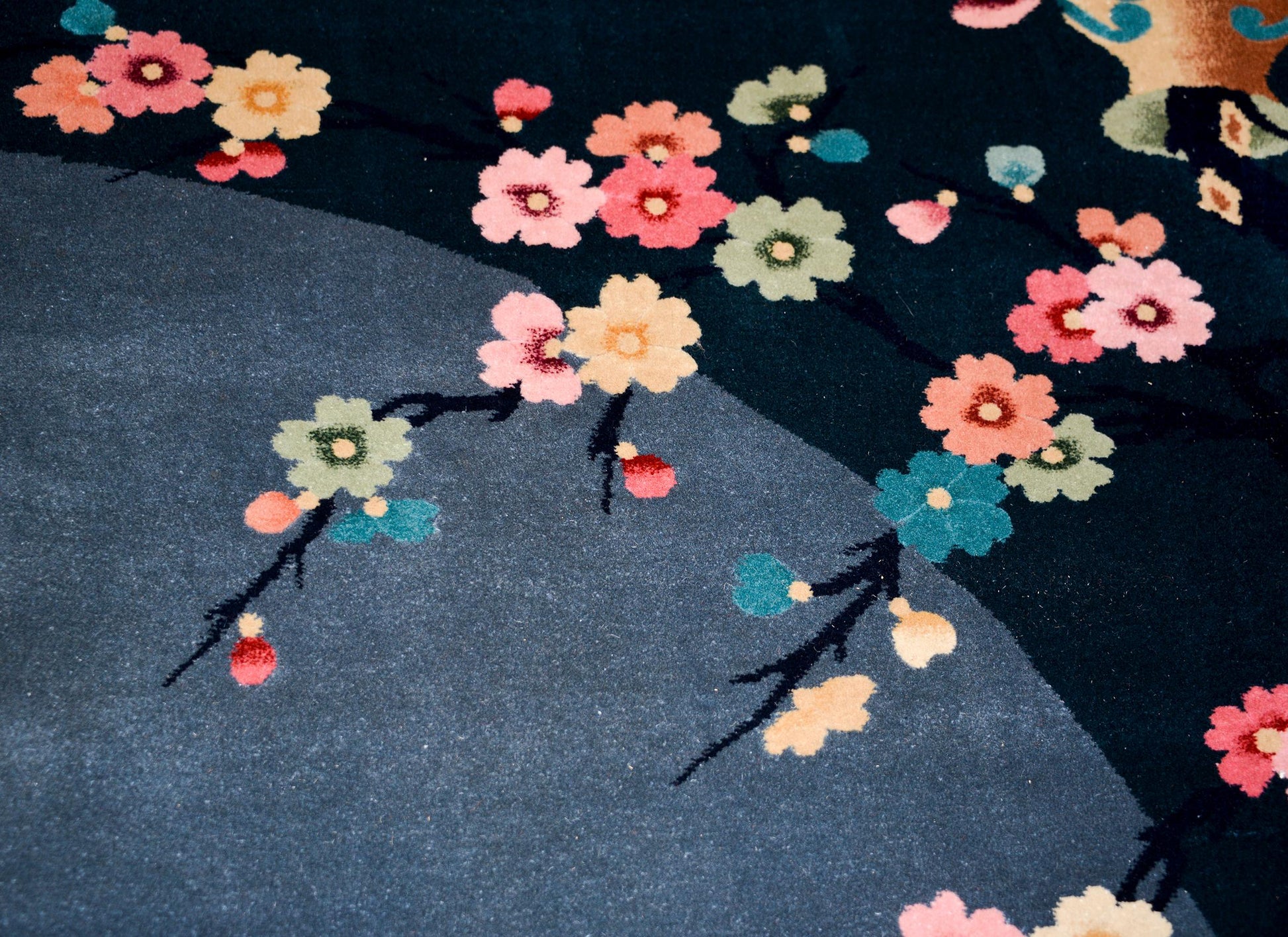 Early 20th Century Chinese Art Deco Rug For Sale
