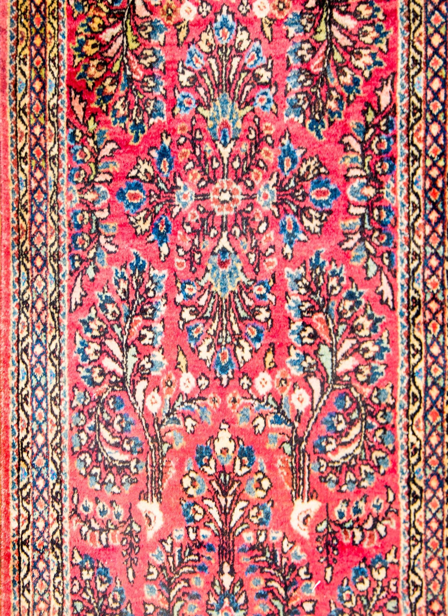Beautiful Early 20th Century Antique Sarouk Rug For Sale