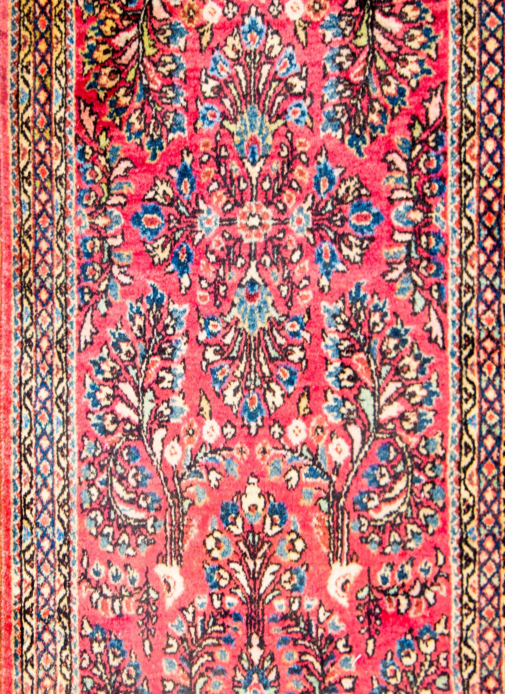 Beautiful Early 20th Century Antique Sarouk Rug For Sale