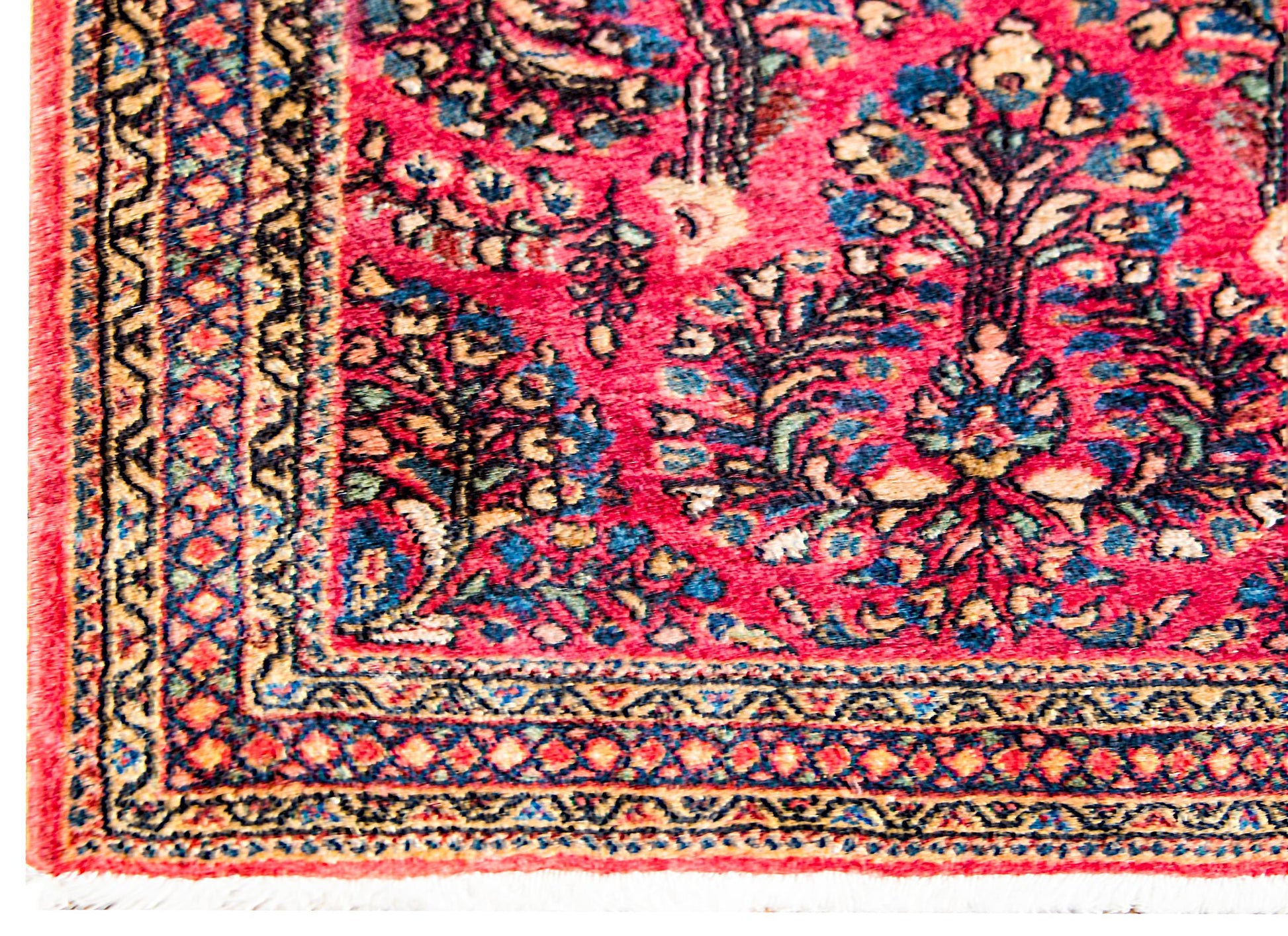 Beautiful Early 20th Century Antique Sarouk Rug For Sale