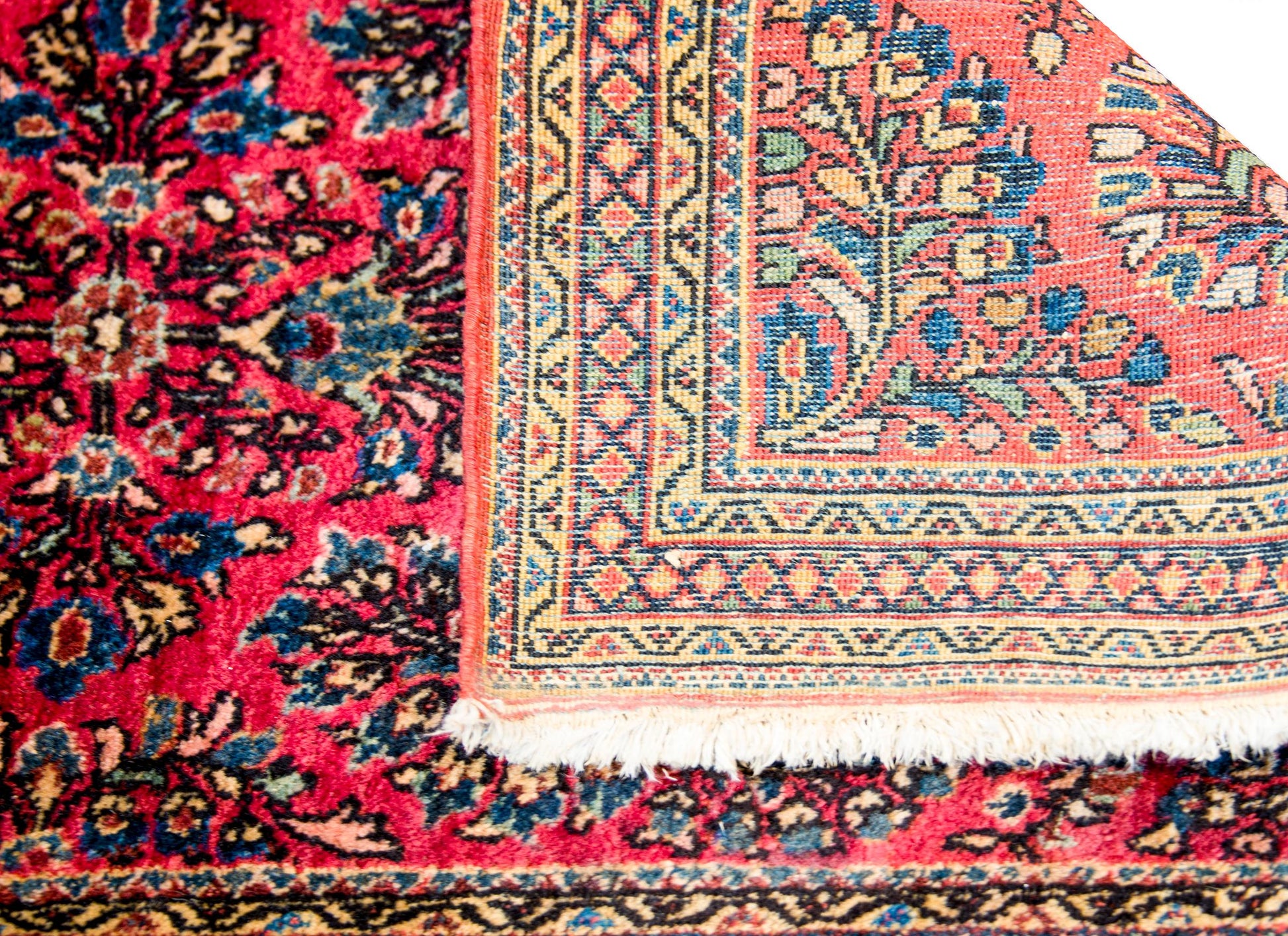 Beautiful Early 20th Century Antique Sarouk Rug For Sale