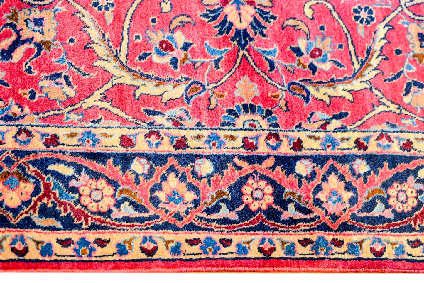 Beautiful Early-20th Century Sarouk Rug For Sale