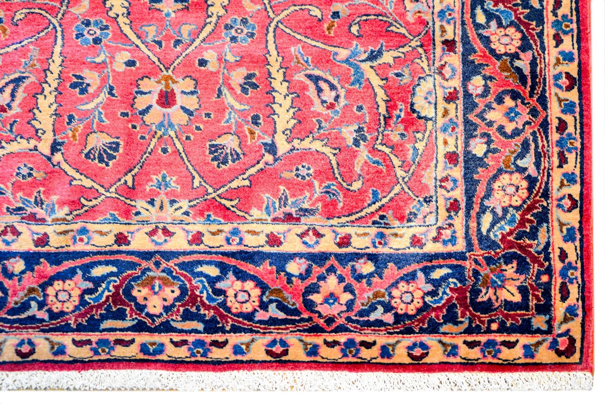 Beautiful Early-20th Century Sarouk Rug For Sale