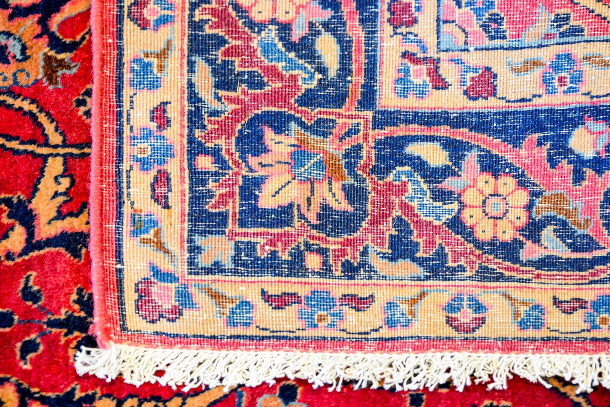 Beautiful Early-20th Century Sarouk Rug For Sale