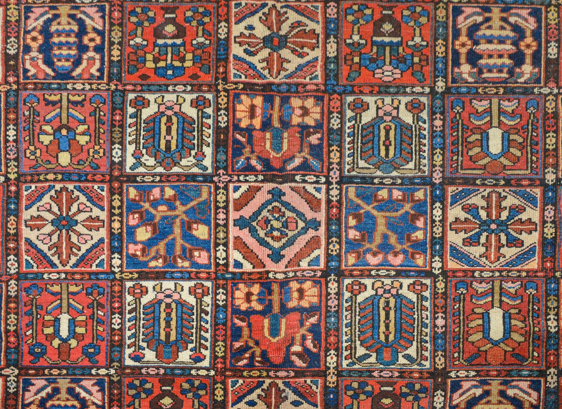 Wonderful Early 20th Century Bakhtiari Rug For Sale