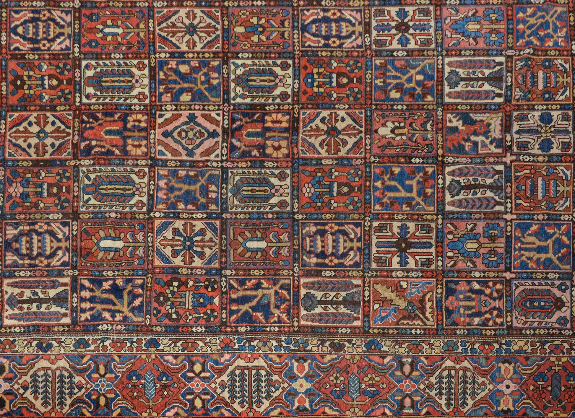 Wonderful Early 20th Century Bakhtiari Rug For Sale